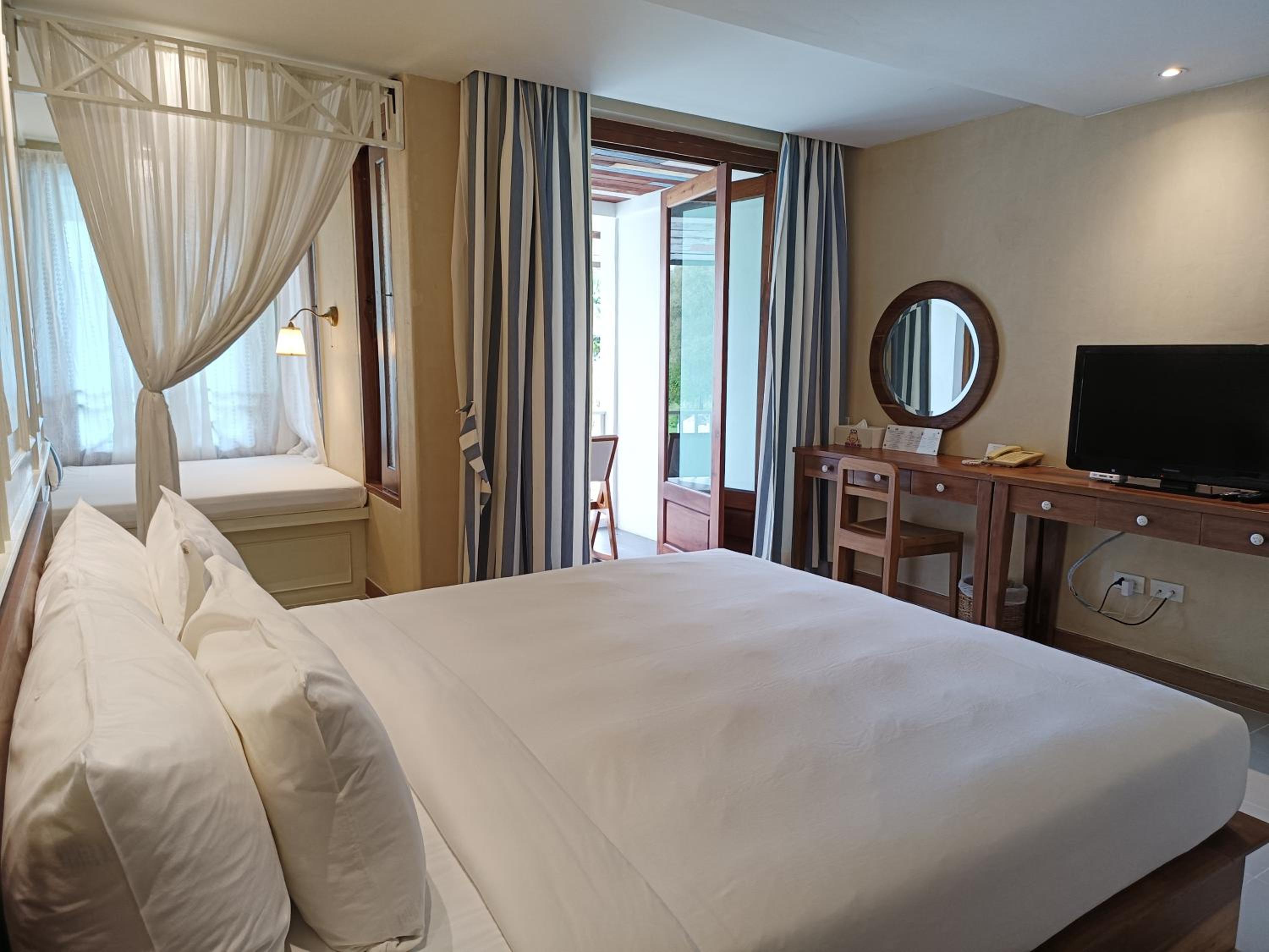 Ionian Superior High Floor River View ( Double Bed ) - Photo 1
