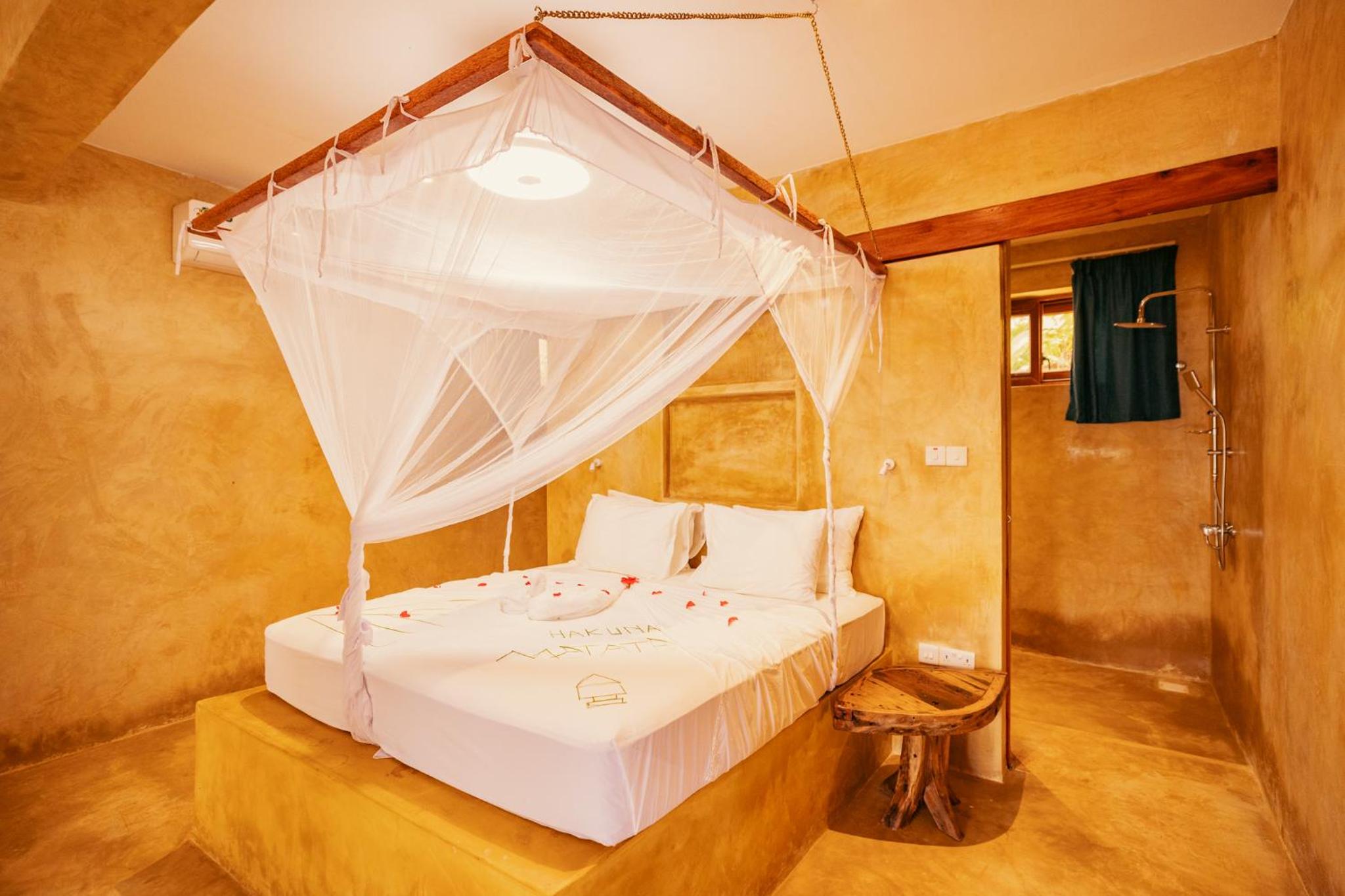 Executive Suite - Photo 4