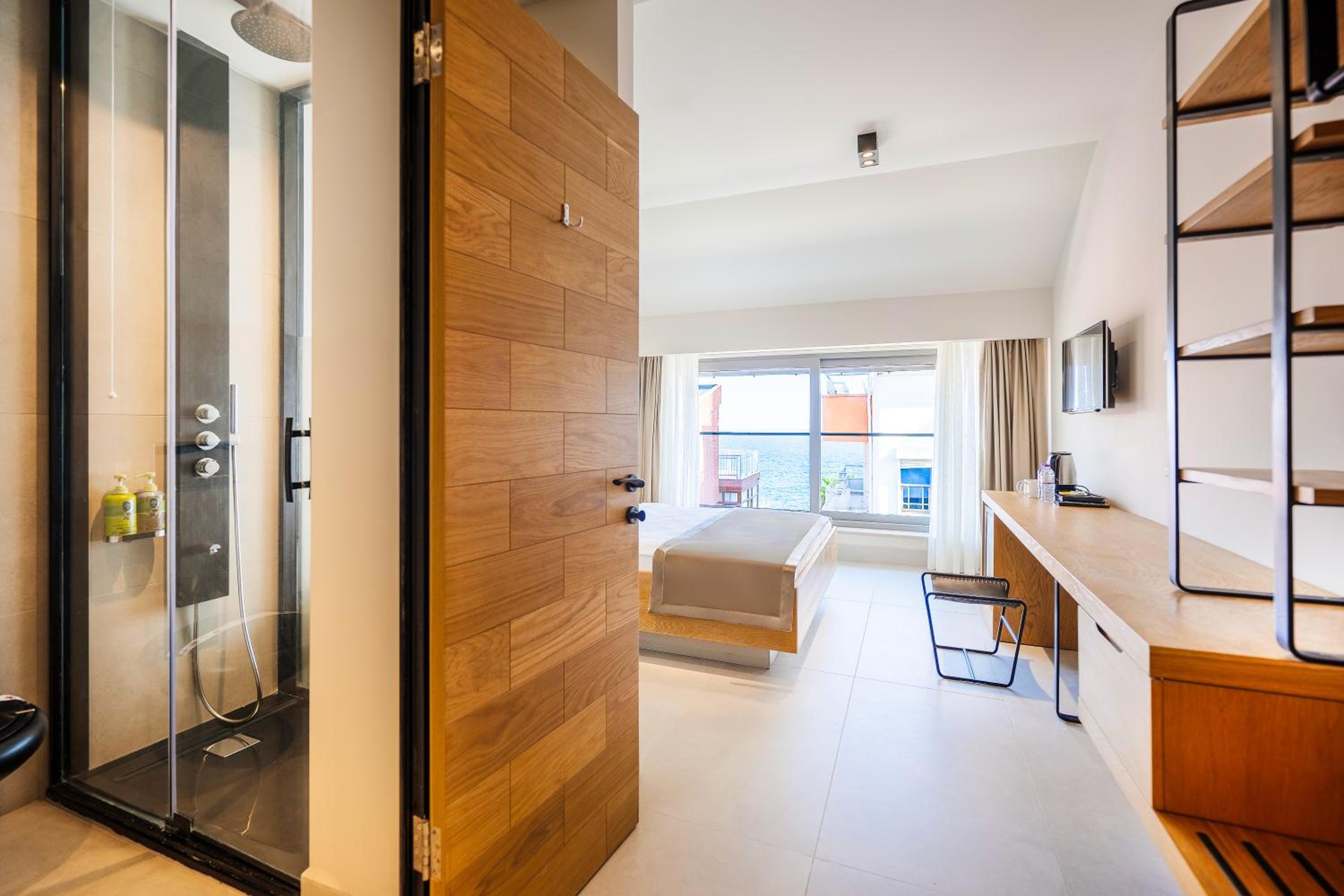 Deluxe Double Room with Side Sea View