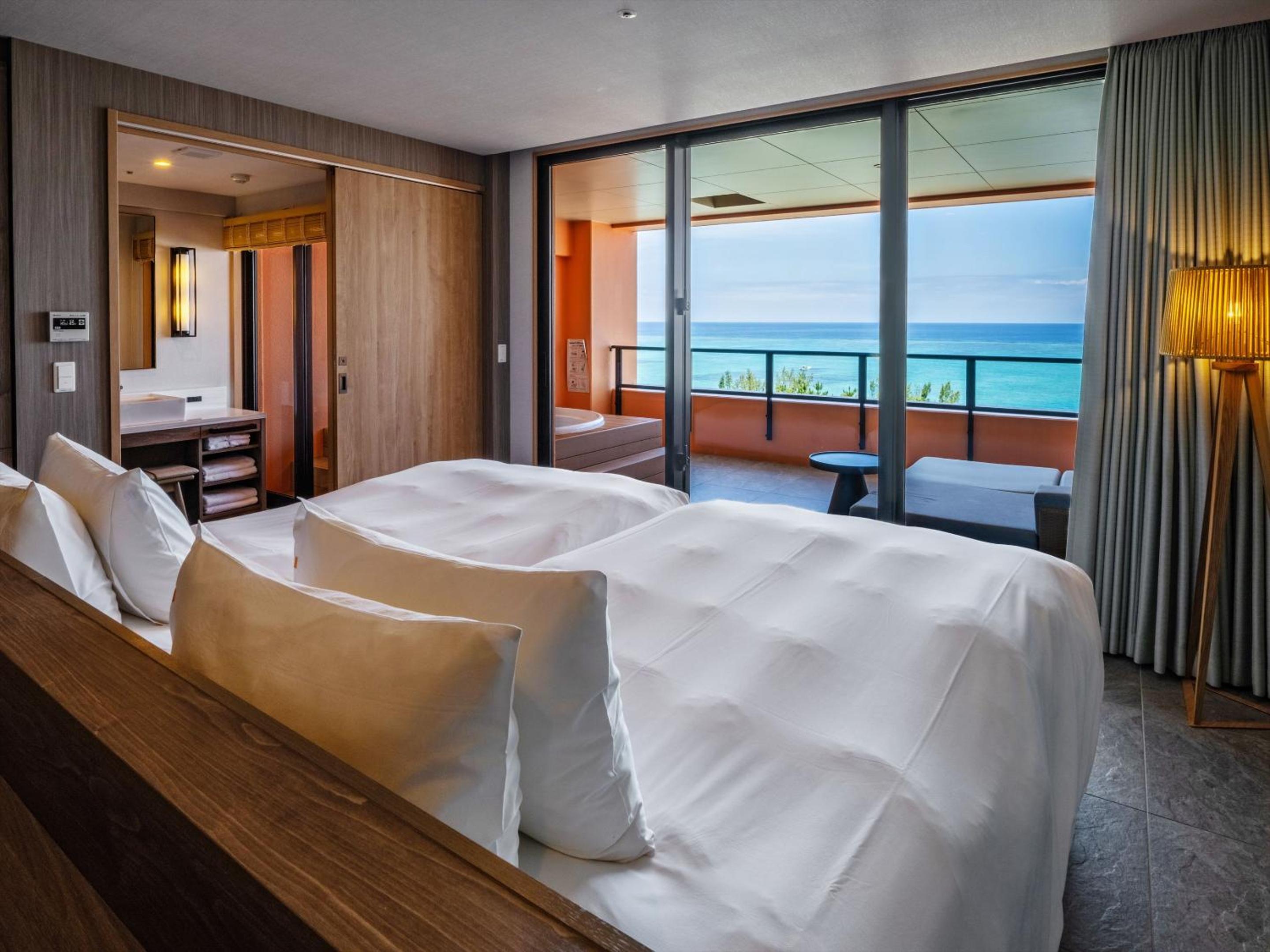 Corner Ocean Suite - Photo 8
