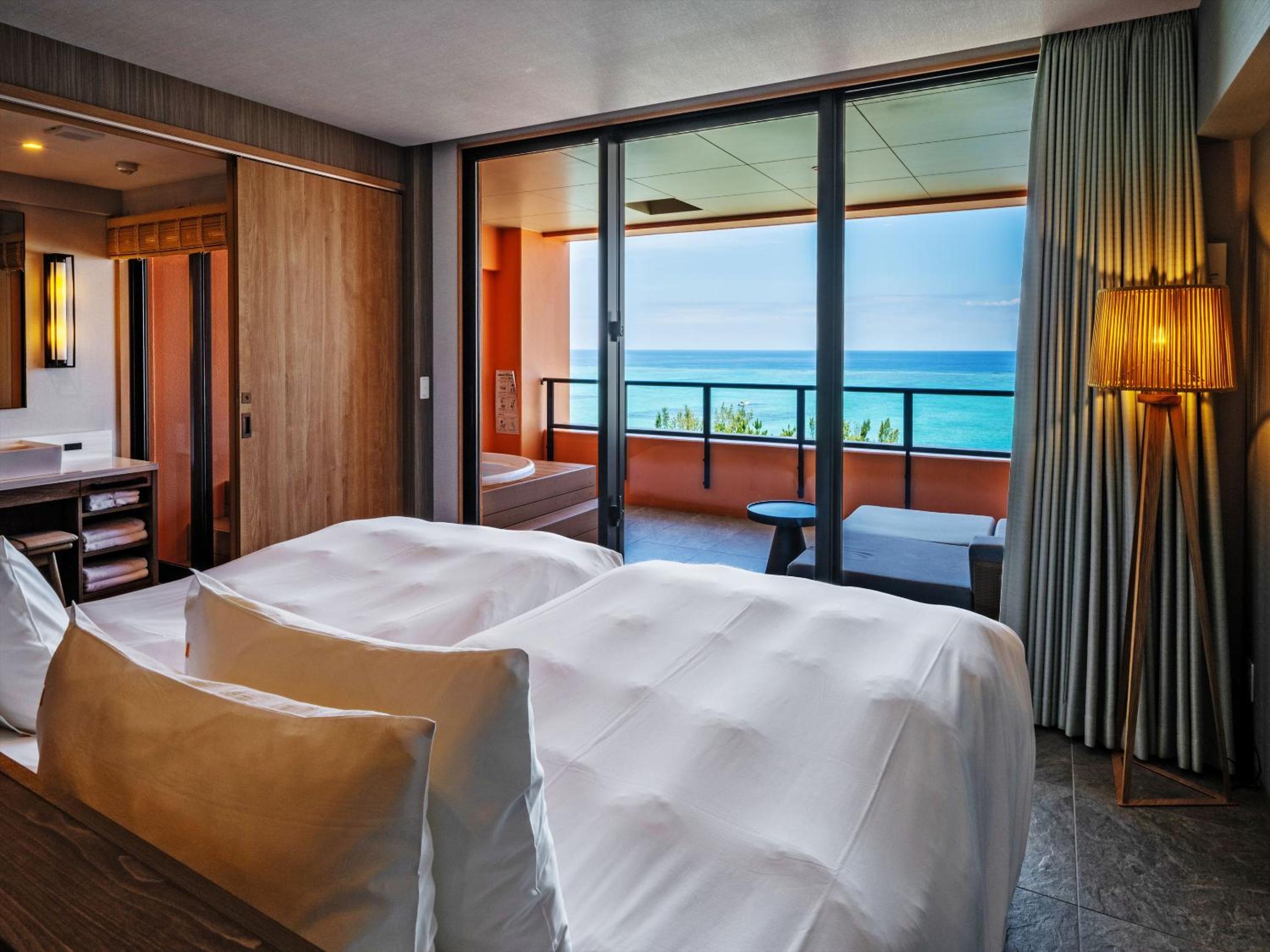Corner Ocean Suite - Photo 7