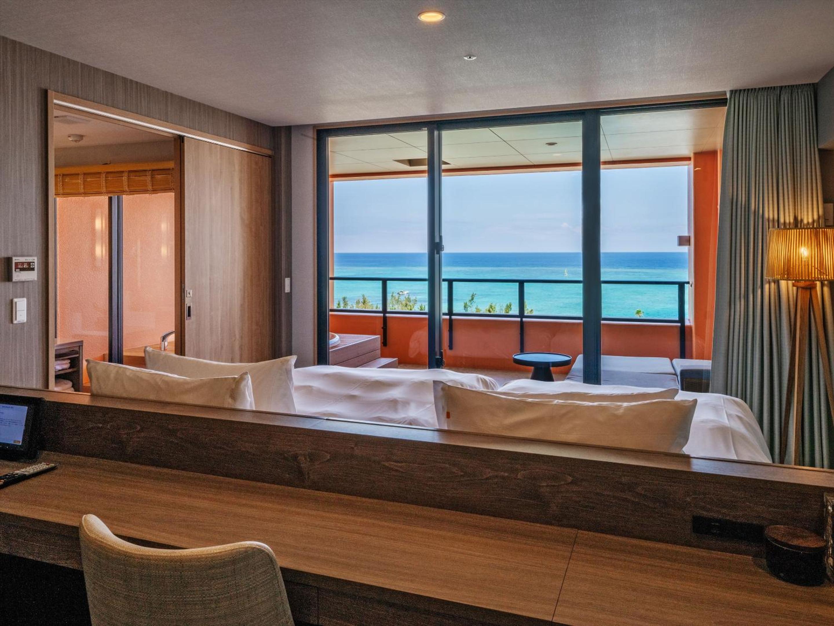 Corner Ocean Suite - Photo 6