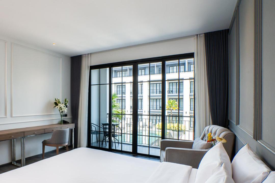 Deluxe Twin Room with Pool View