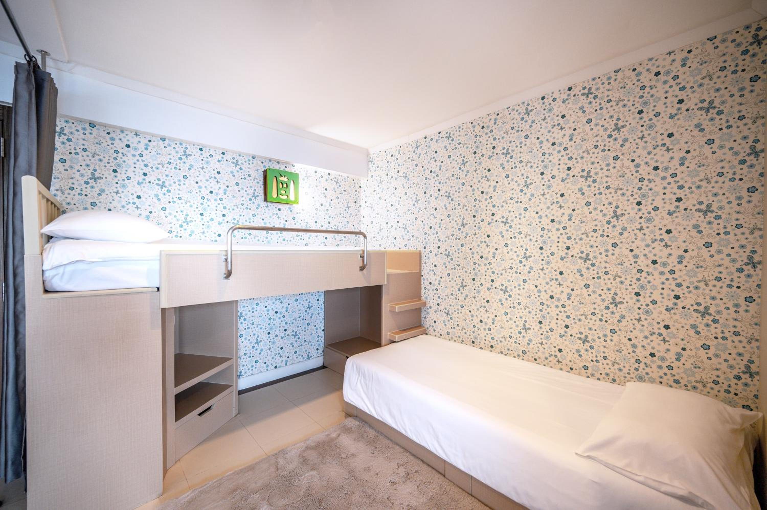 Family Suite with Bunk Bed - Photo 4