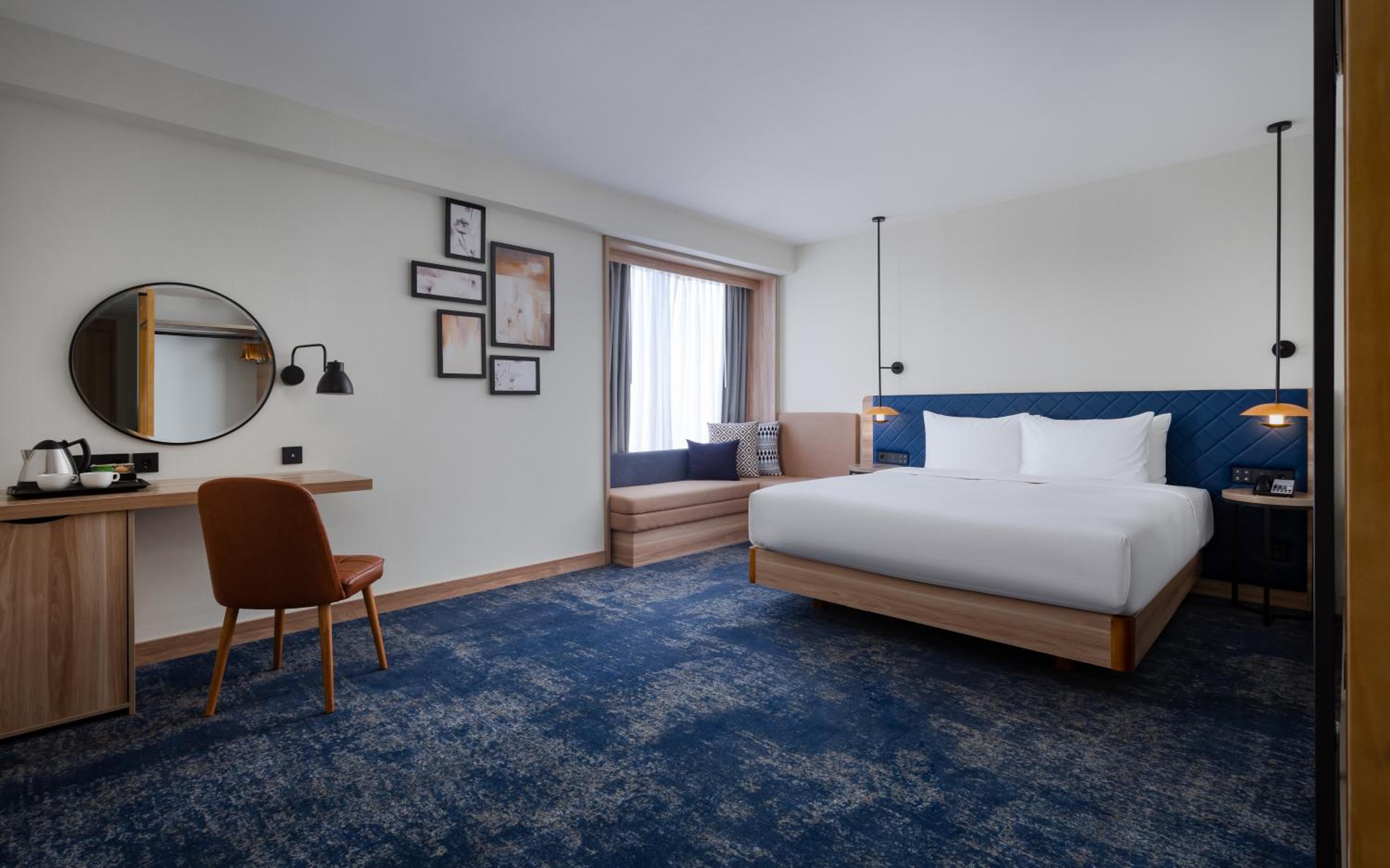 Deluxe King Room - Photo 1