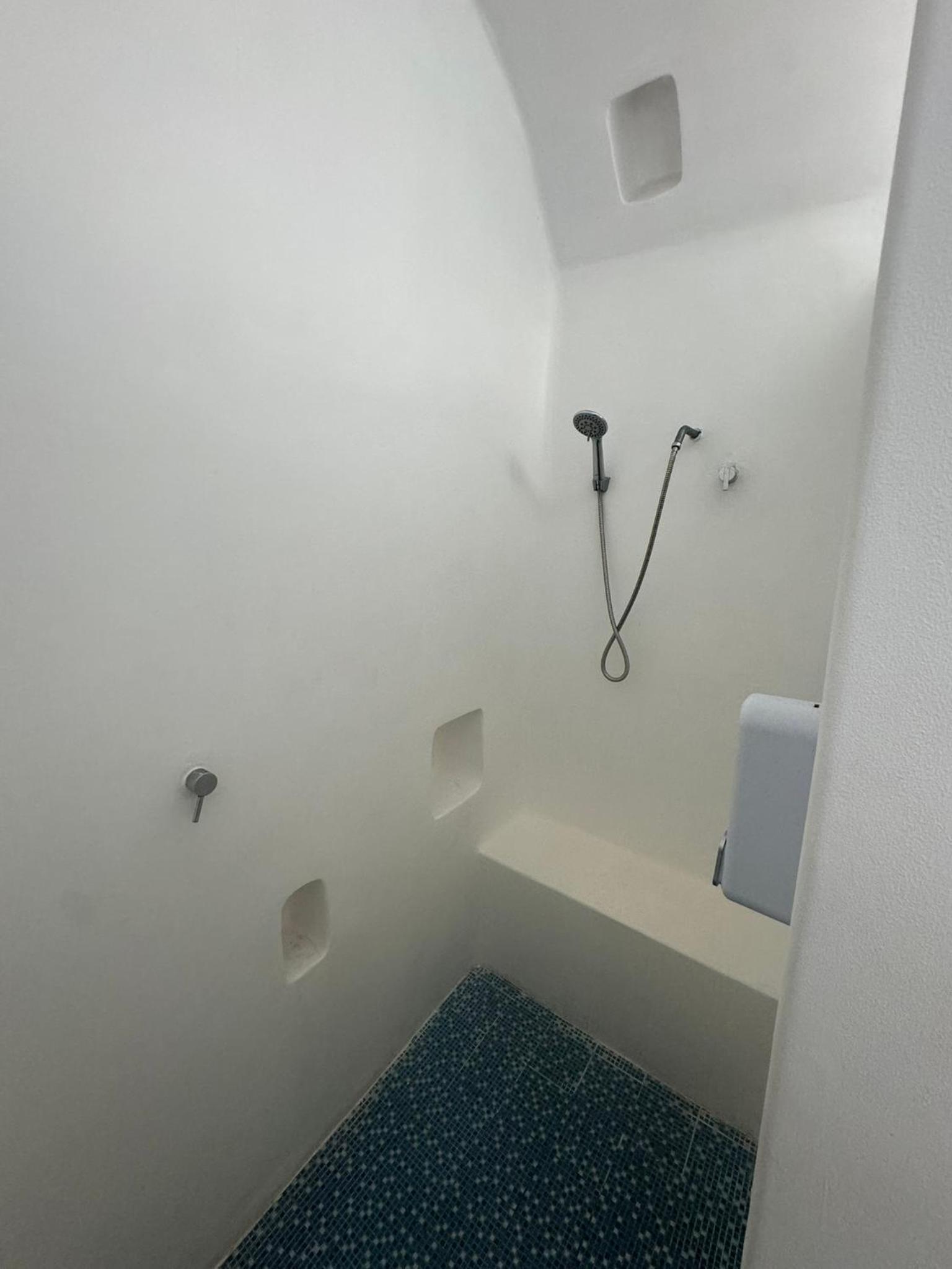 Twin Room with Shared Bathroom photo 3
