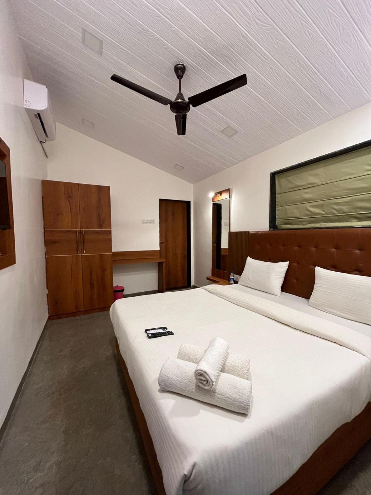 Three-Bedroom Villa - Photo 12