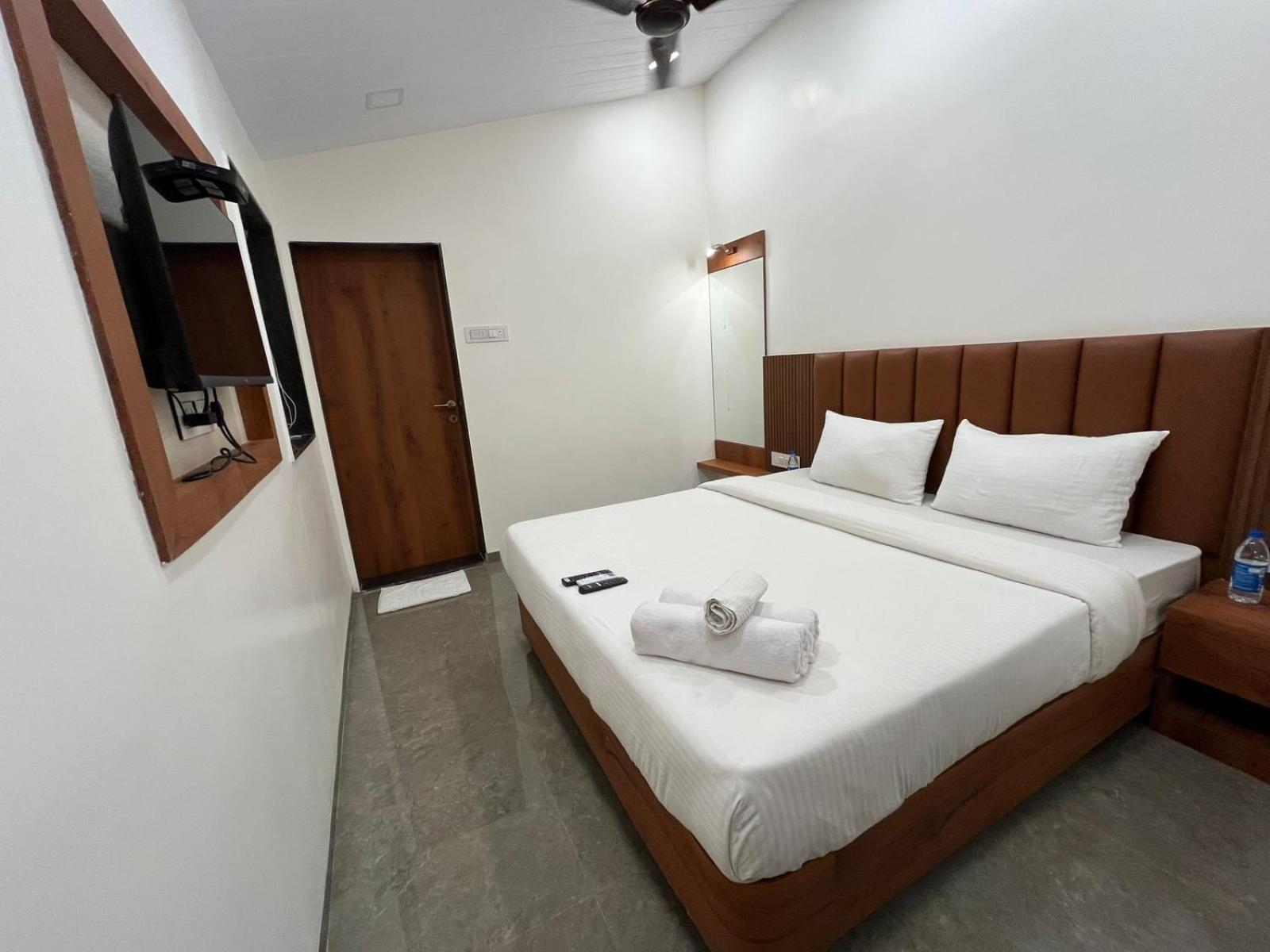 Three-Bedroom Villa - Photo 11