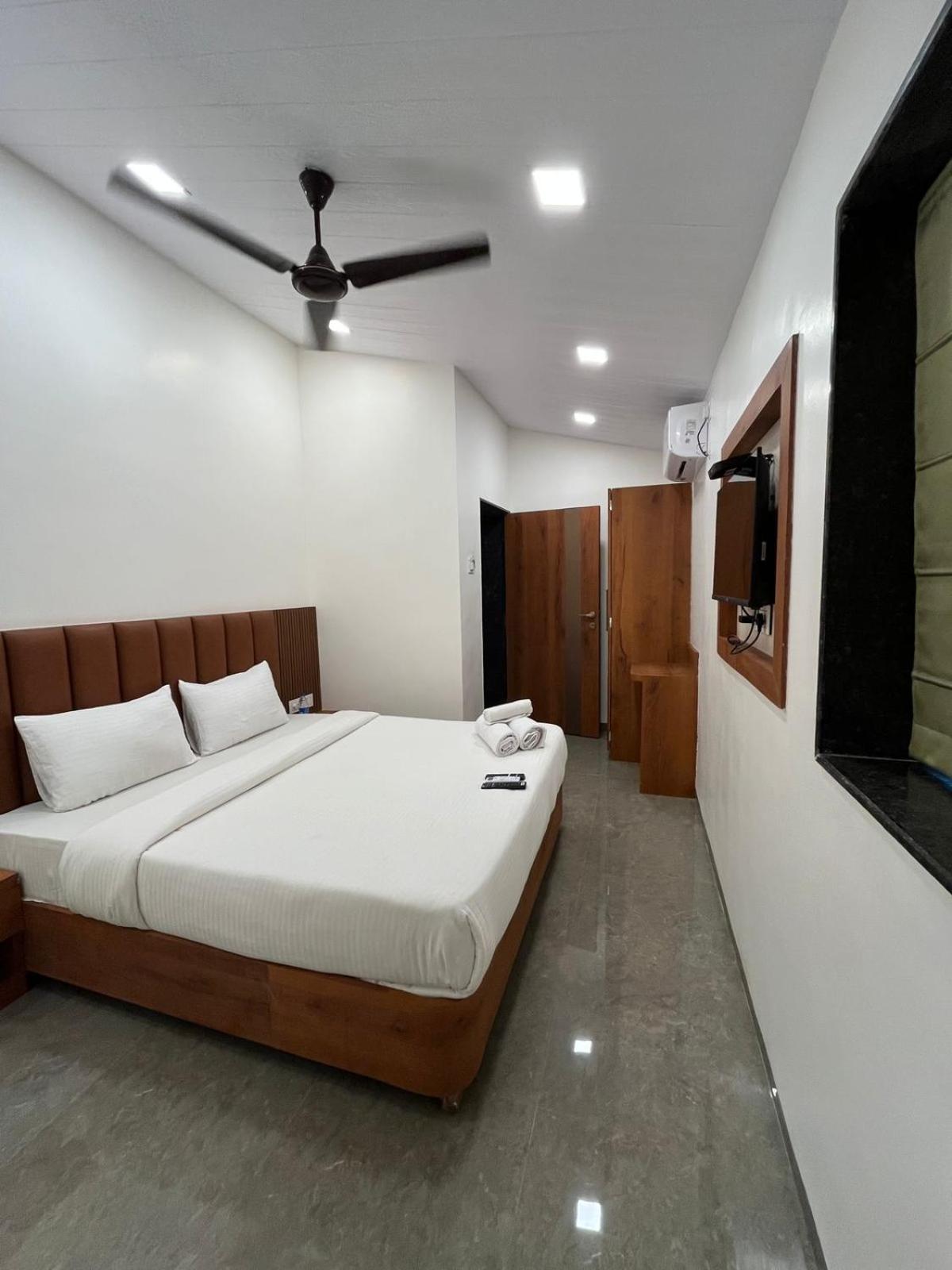 Three-Bedroom Villa - Photo 10