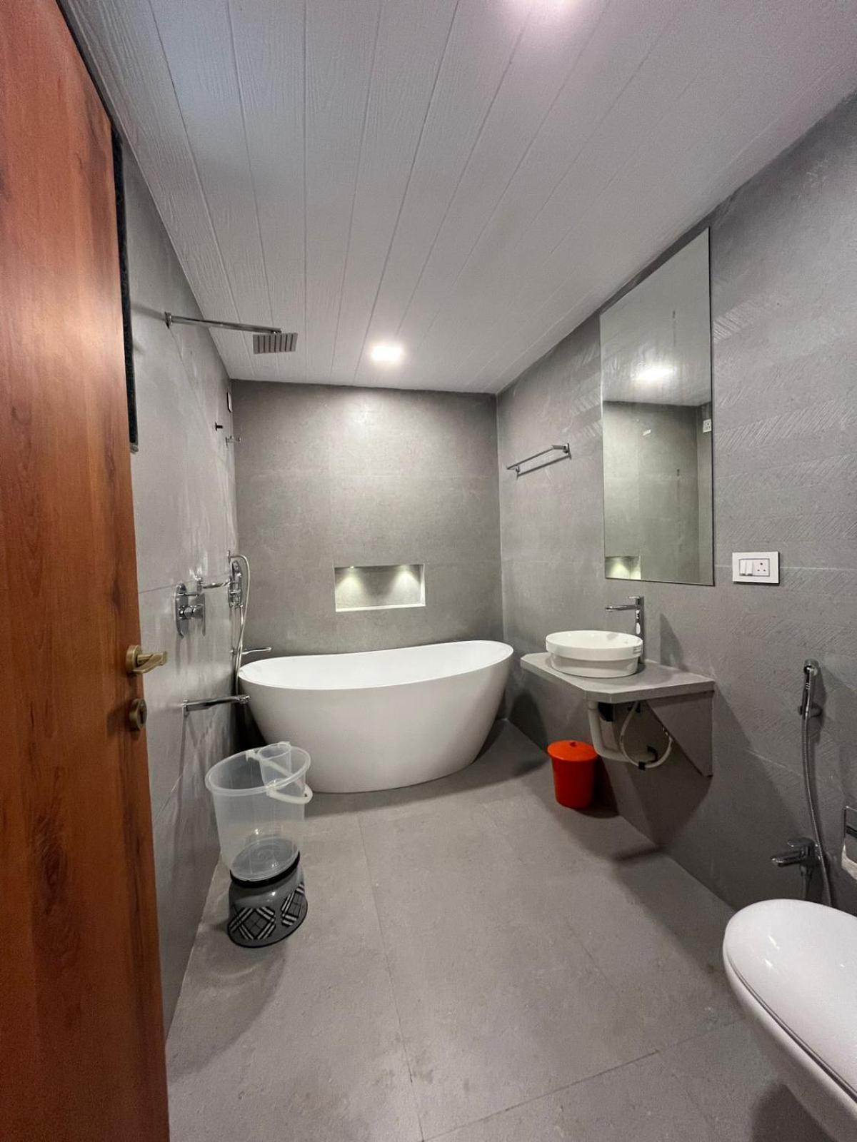 Three-Bedroom Villa - Photo 6