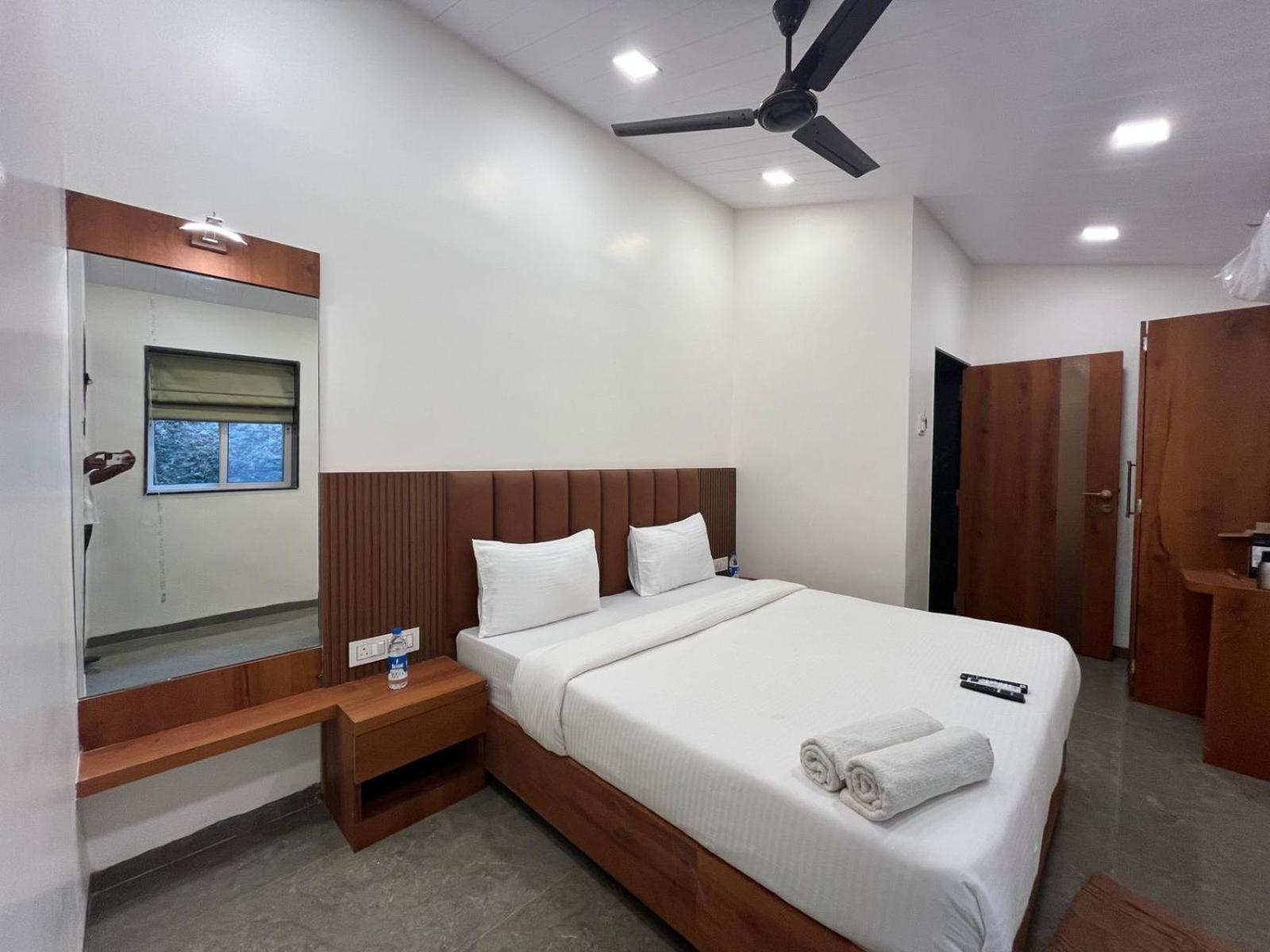 Three-Bedroom Villa - Photo 5
