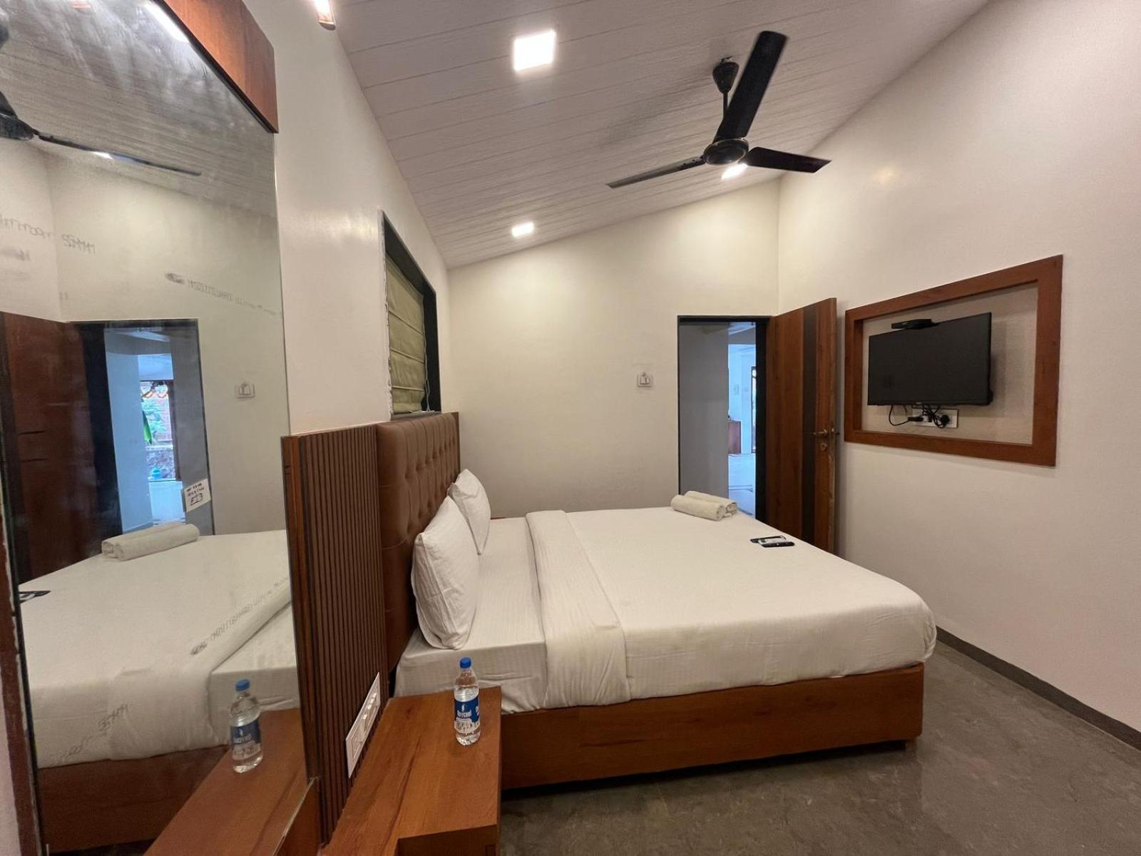 Three-Bedroom Villa - Photo 4
