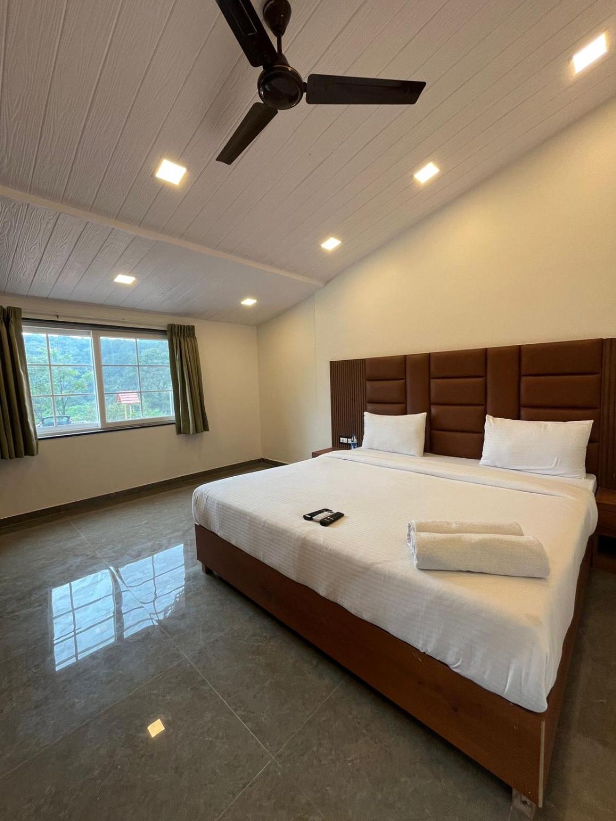 Three-Bedroom Villa - Photo 3