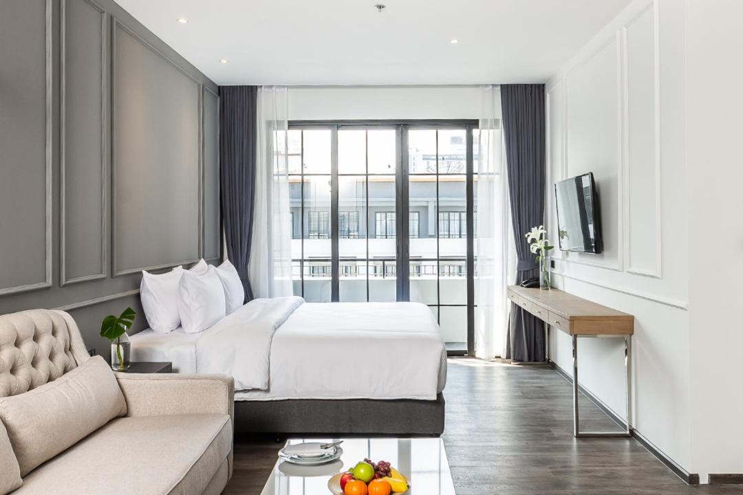 Honeymoon Suite