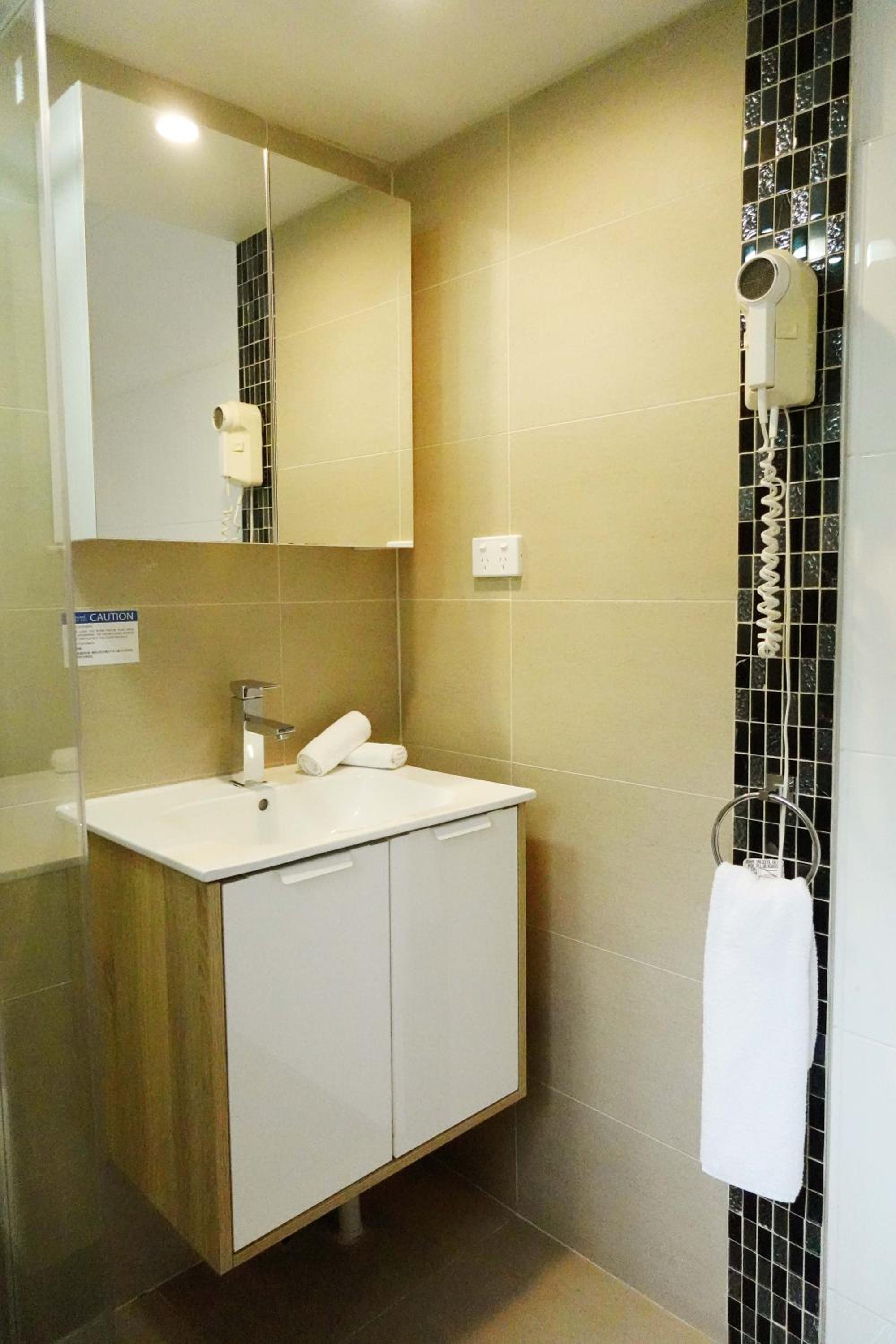 Deluxe King Room - Photo 3