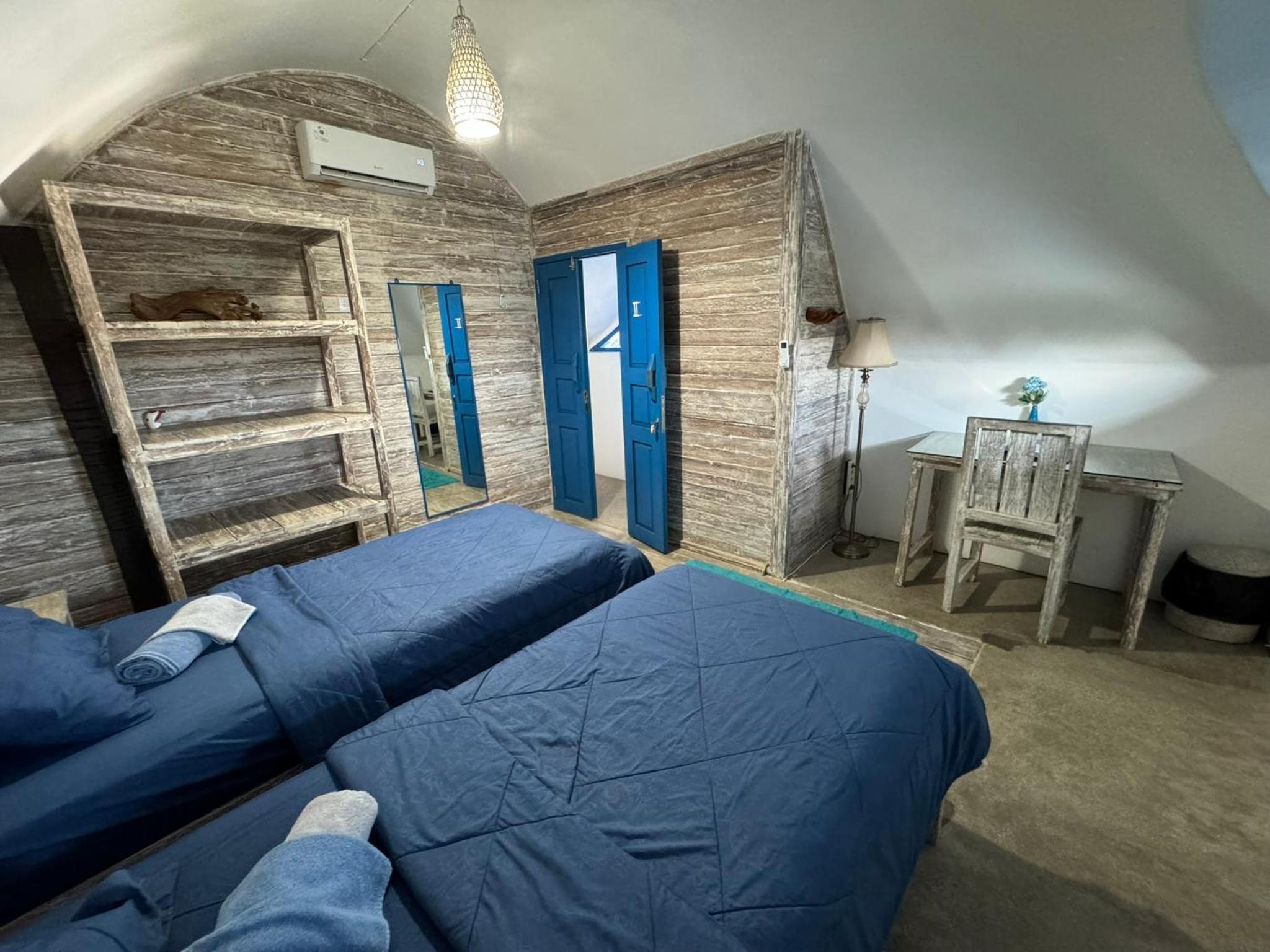 Twin Room with Shared Bathroom photo 2