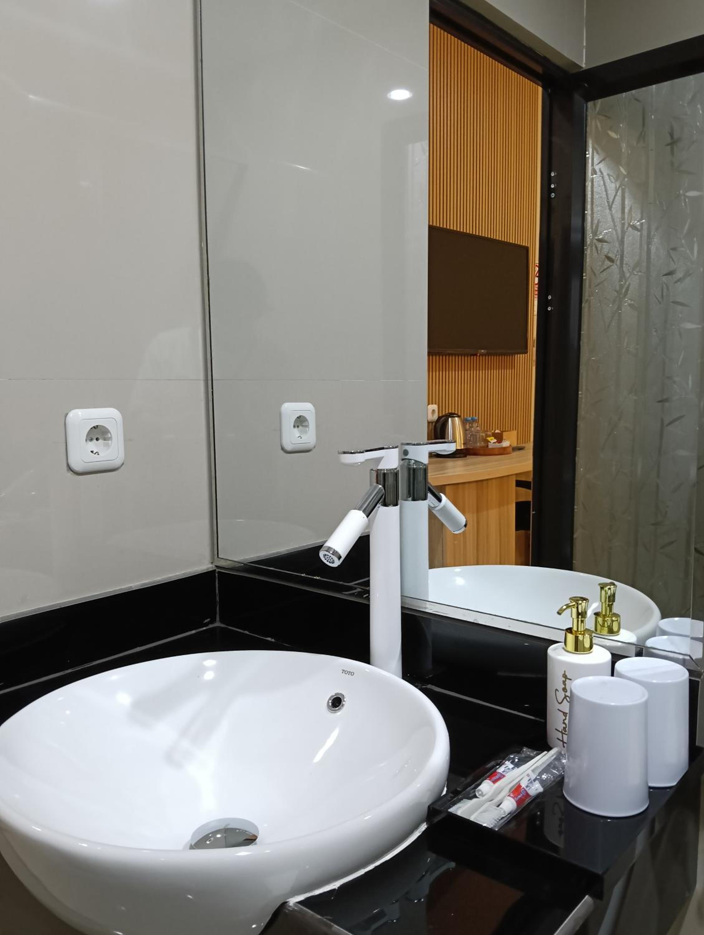 Deluxe Twin Room - Photo 2