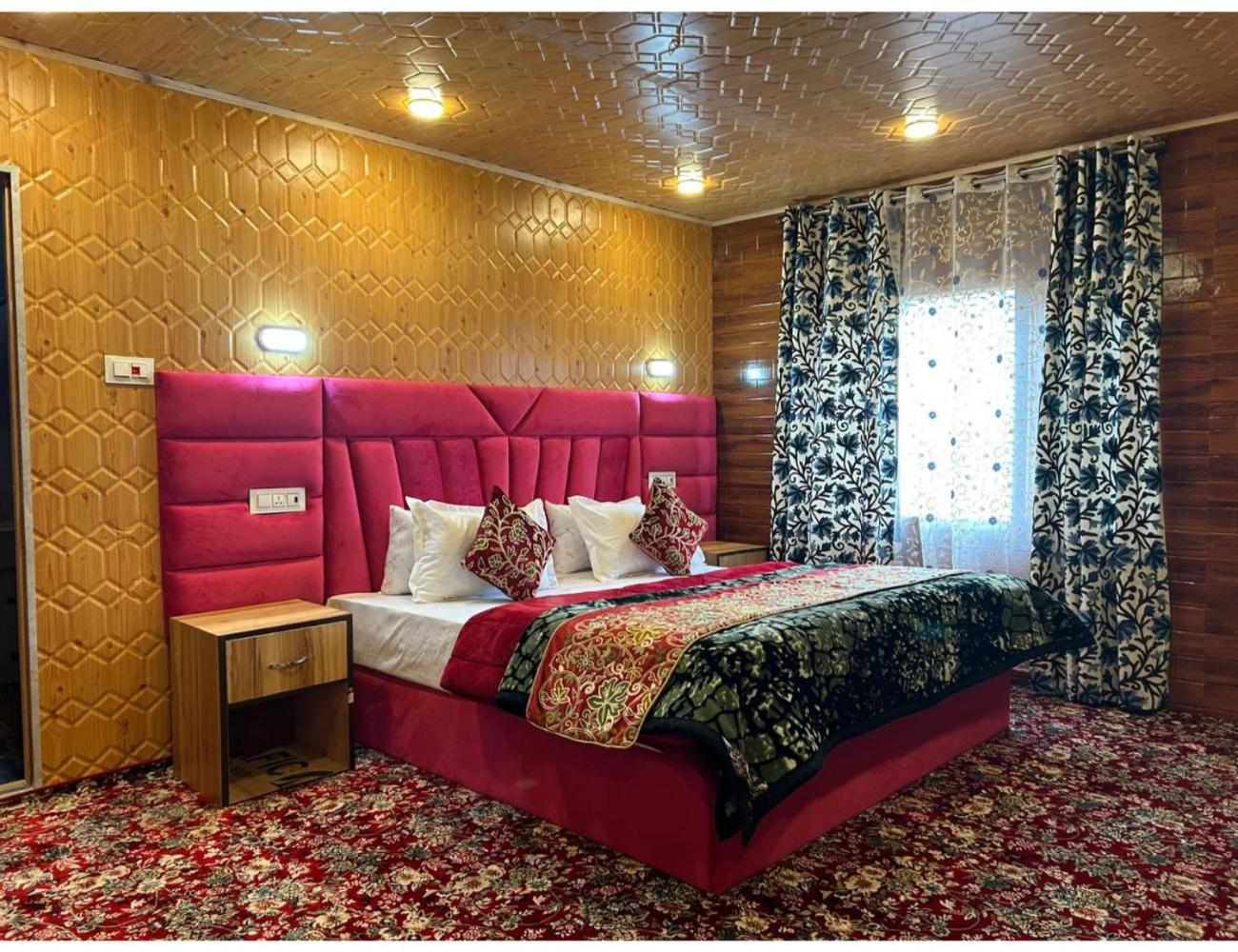 Deluxe Double Room photo 2
