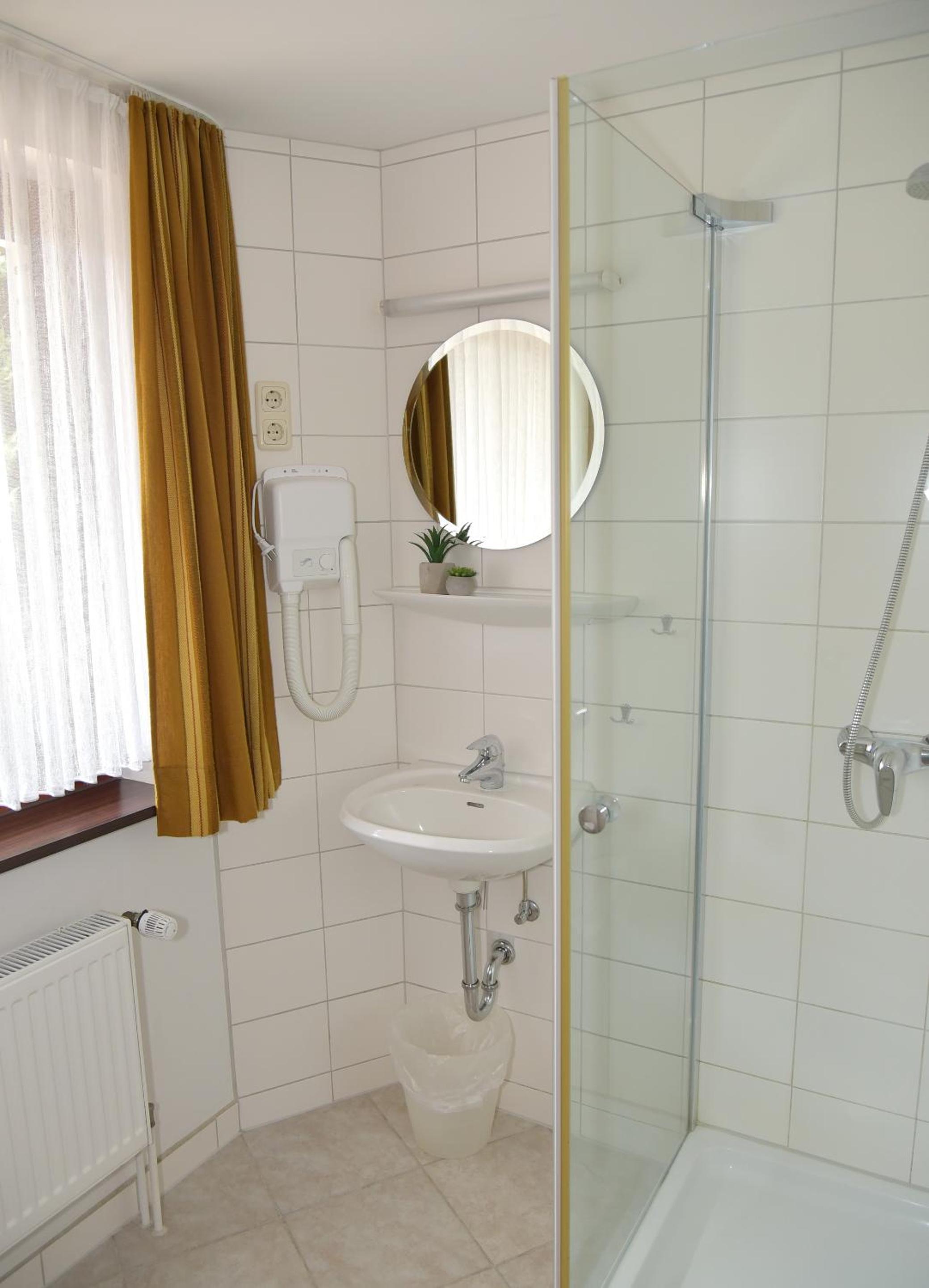 Double Room with Private Bathroom photo 2