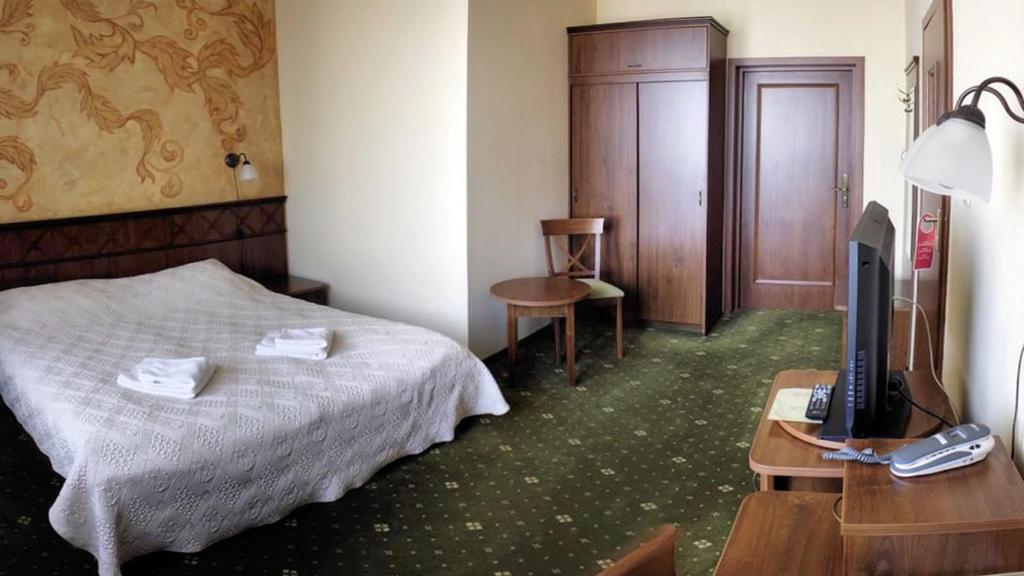 Double or Twin Room - Photo 3