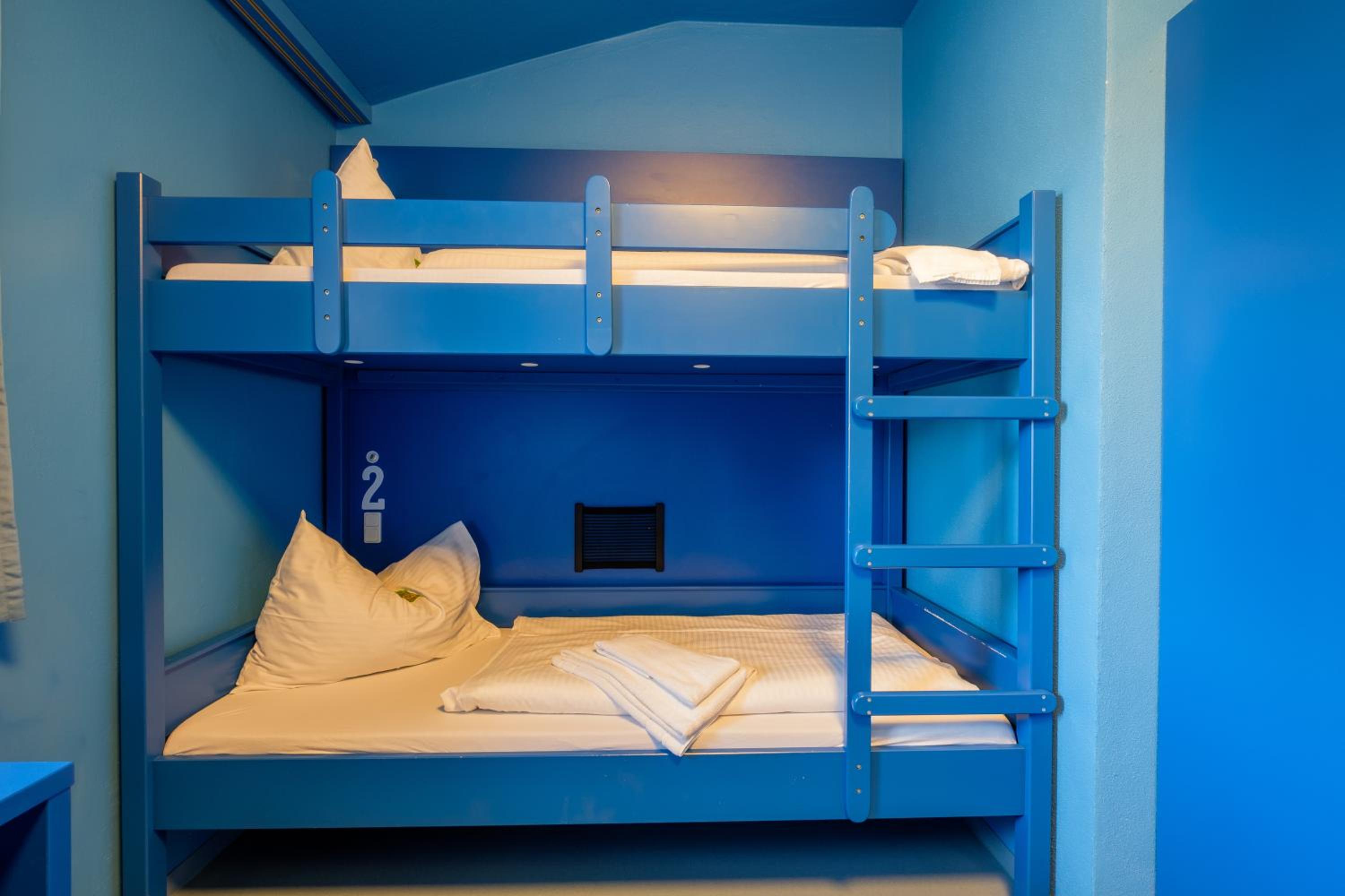 Twin Room with Shower - Photo 3