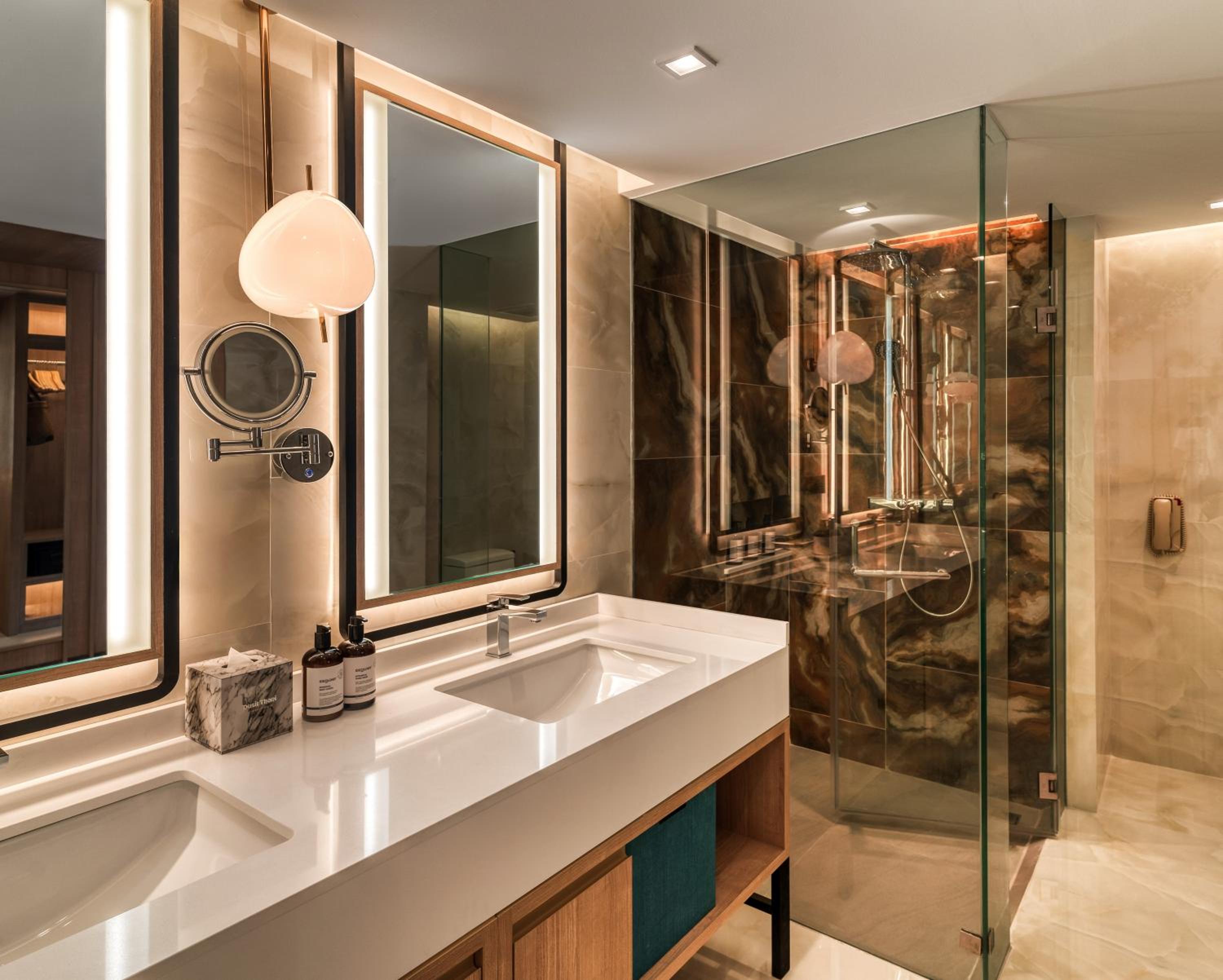 Deluxe Premium King Room - Photo 2