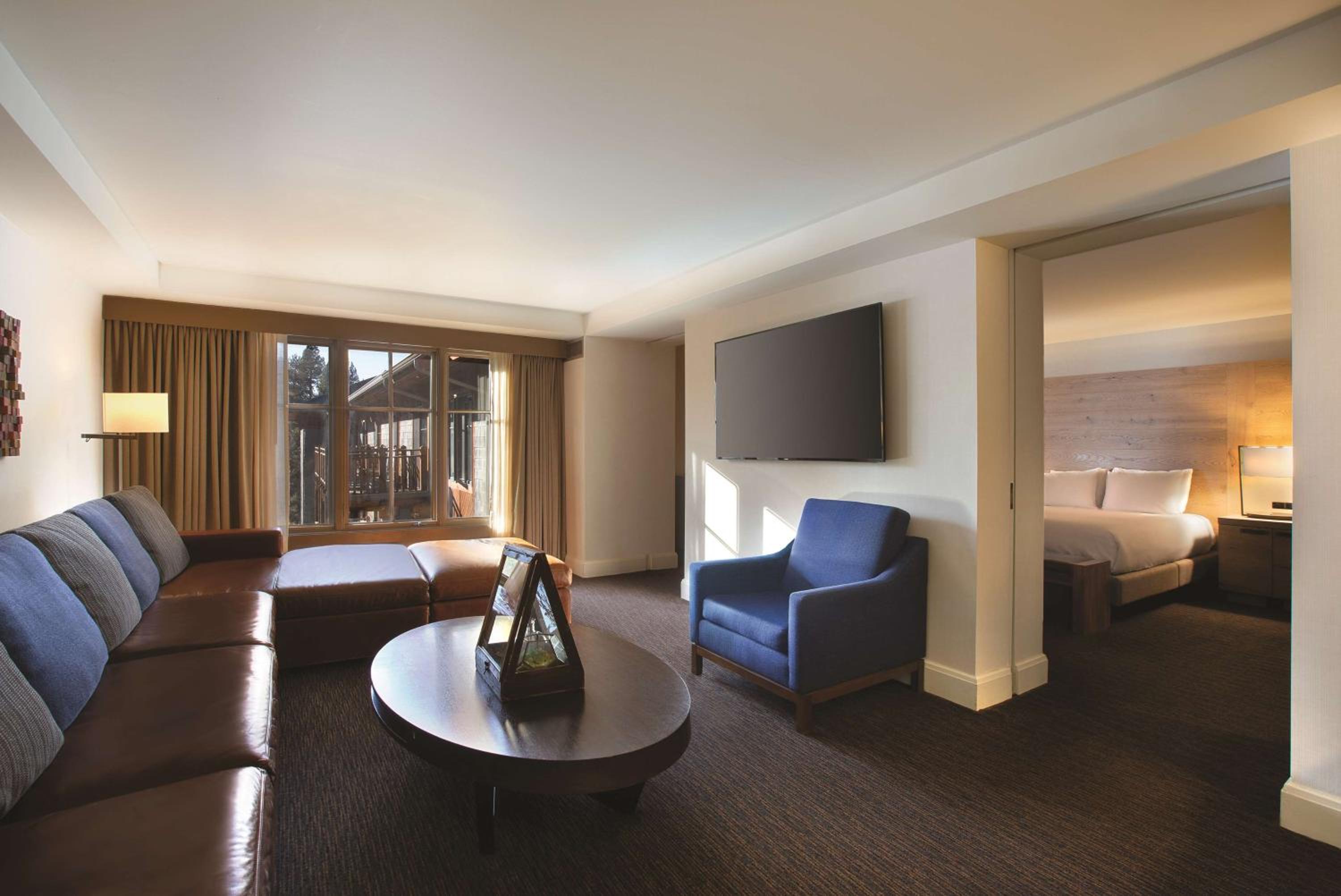 One-Bedroom Suite - Photo 3
