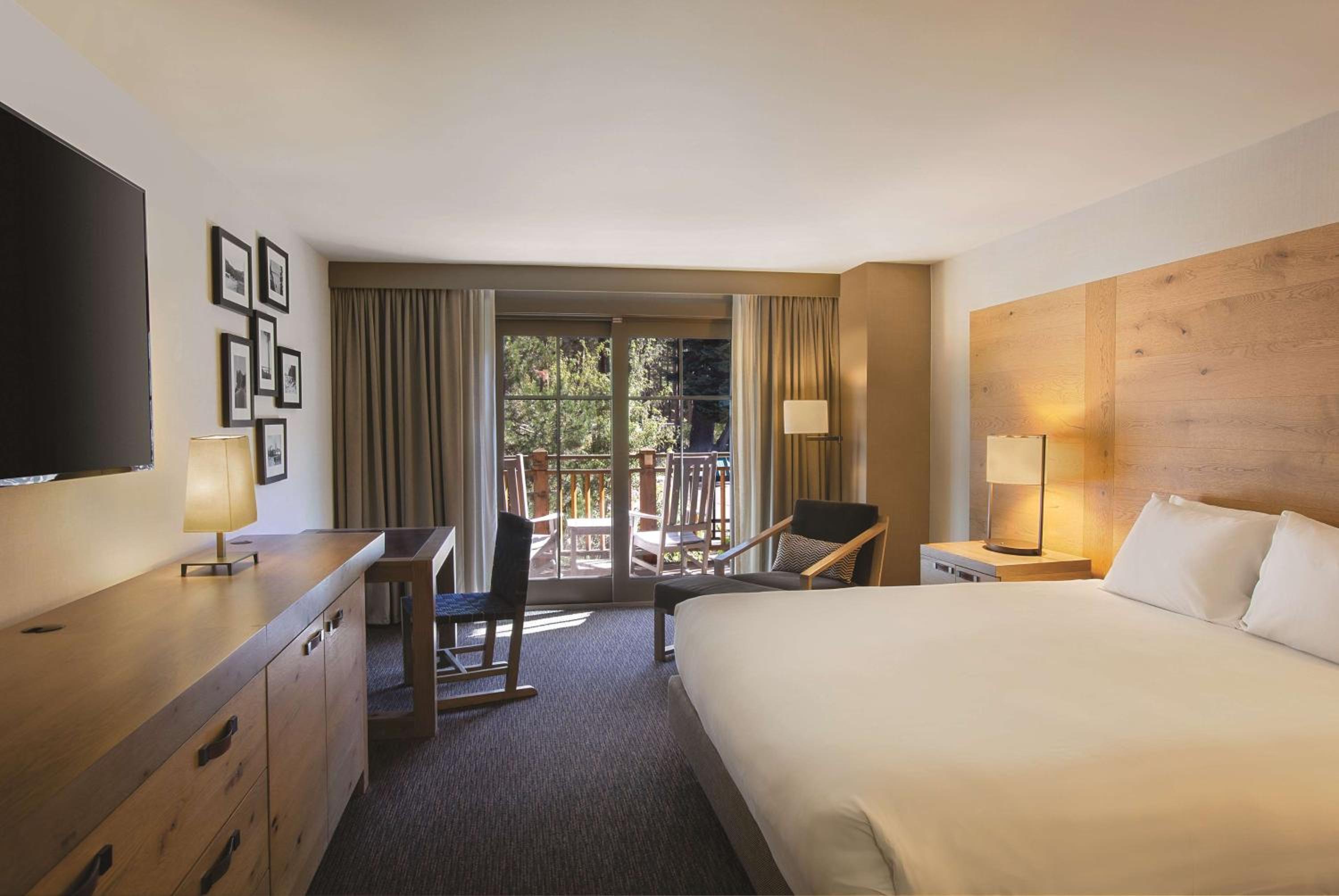 King Room with Balcony - Photo 1