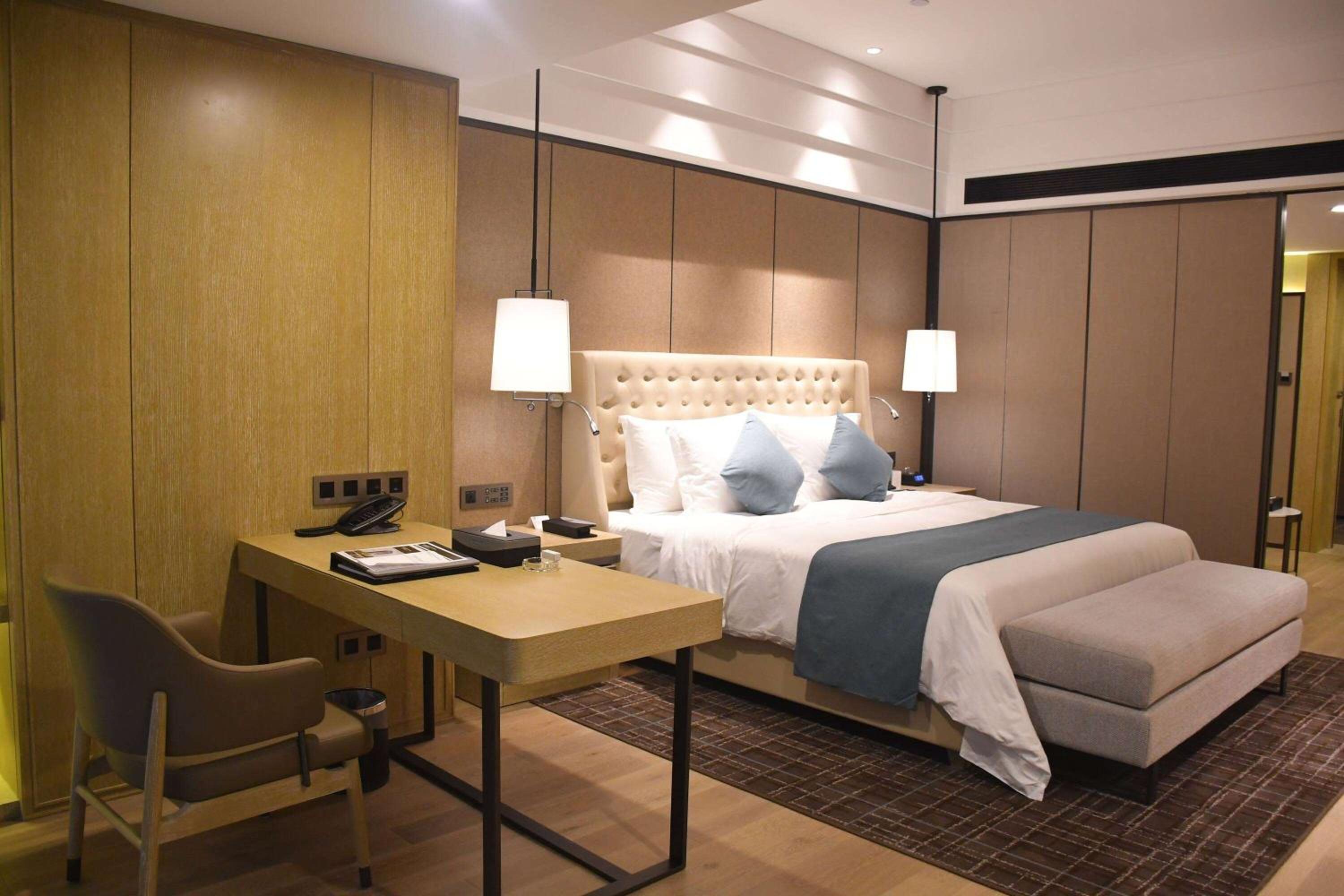 Premier King Room - Non-Smoking - Photo 1