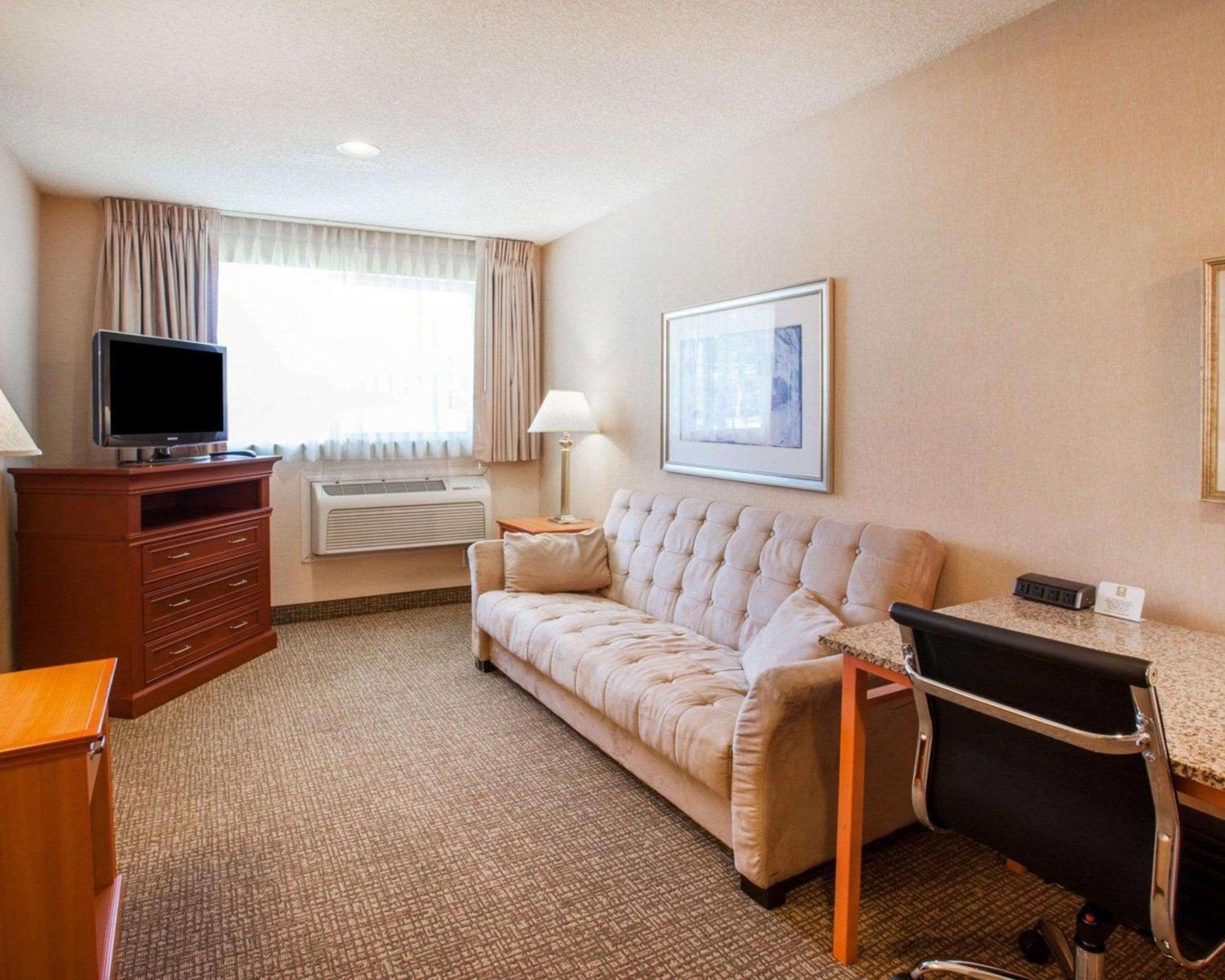King Suite with Sofa Bed - Non Smoking photo 1