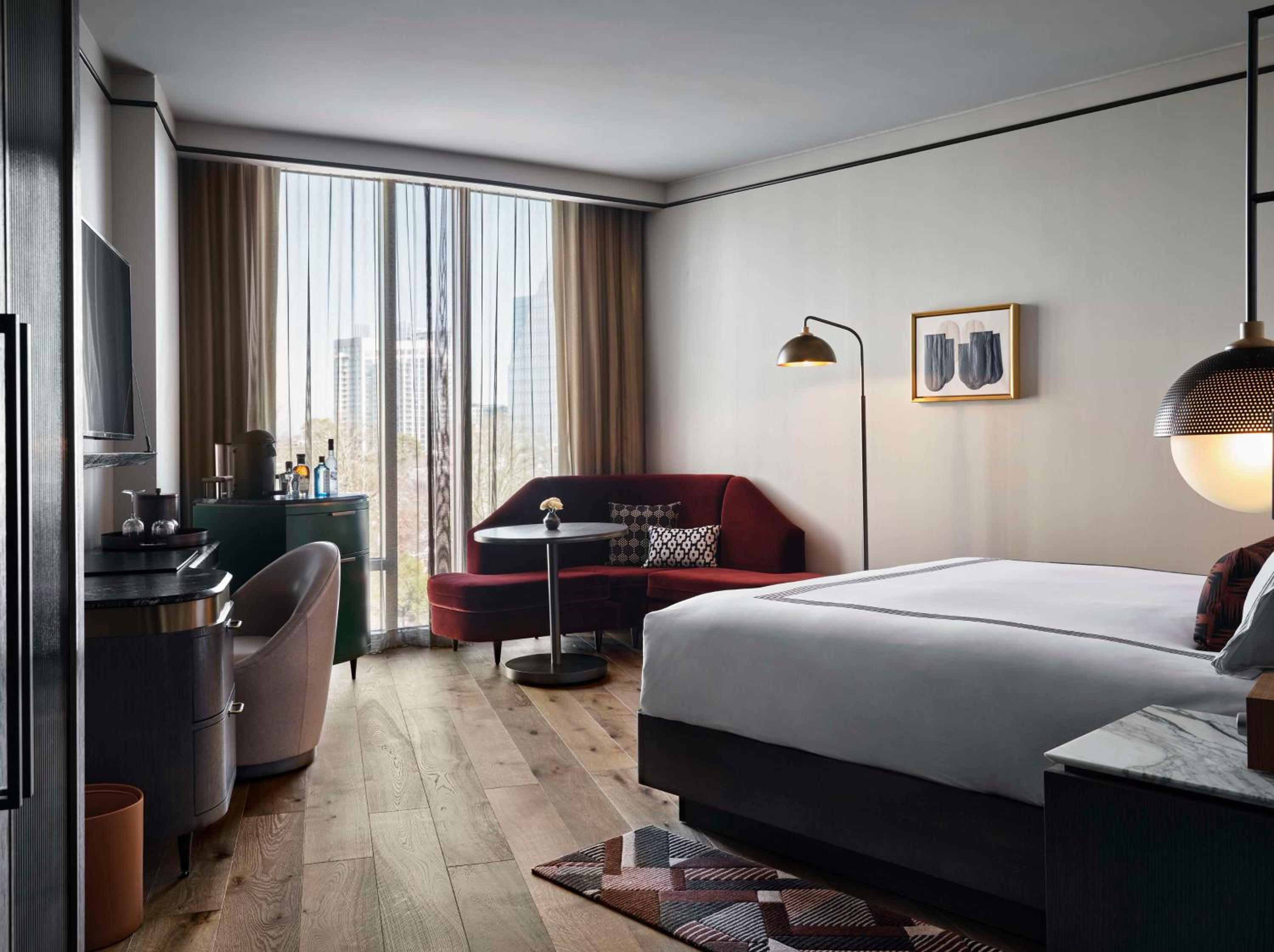 Junior King Suite With City View - Photo 1