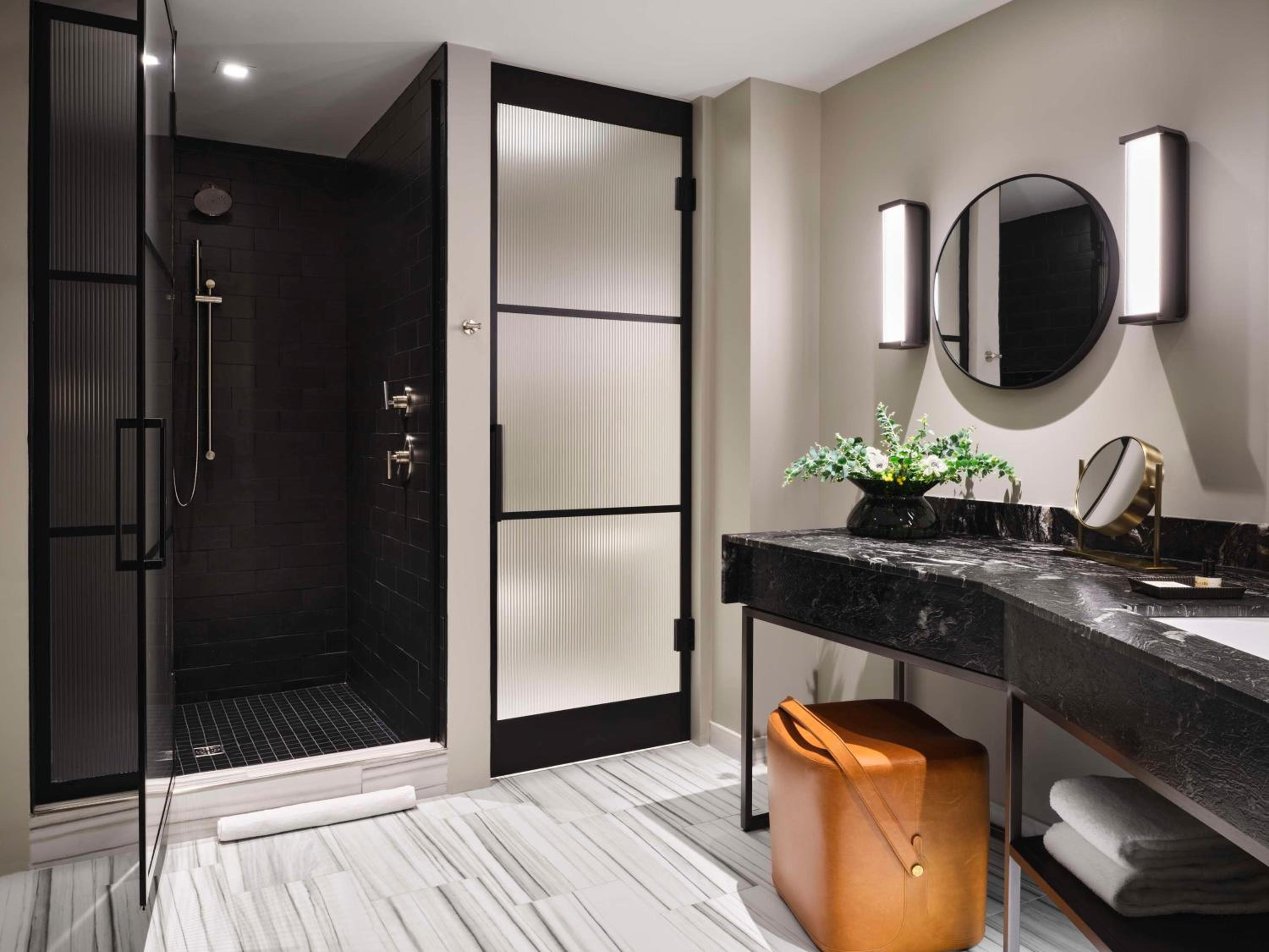 Junior King Suite With City View - Photo 9