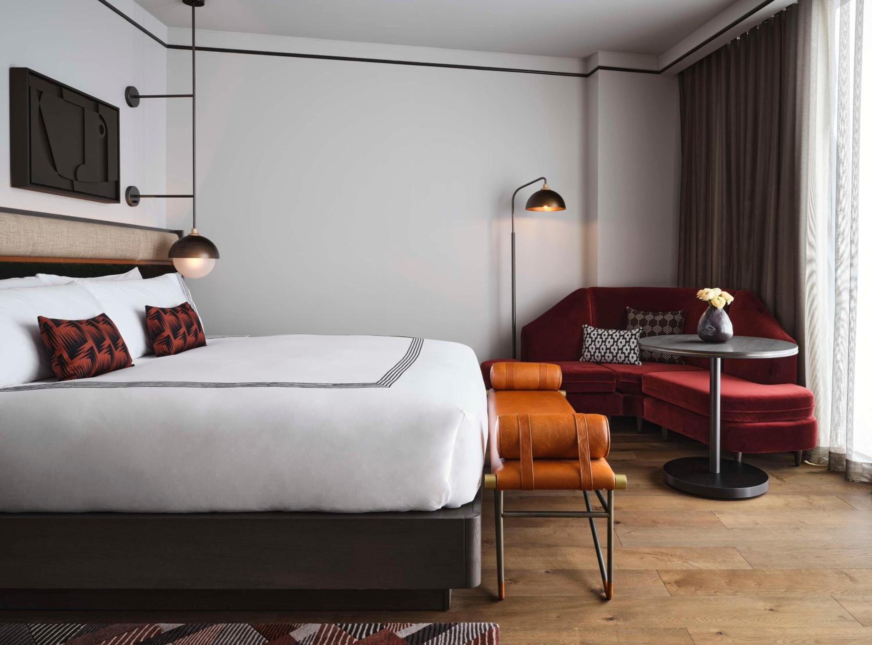 Junior King Suite With City View - Photo 10