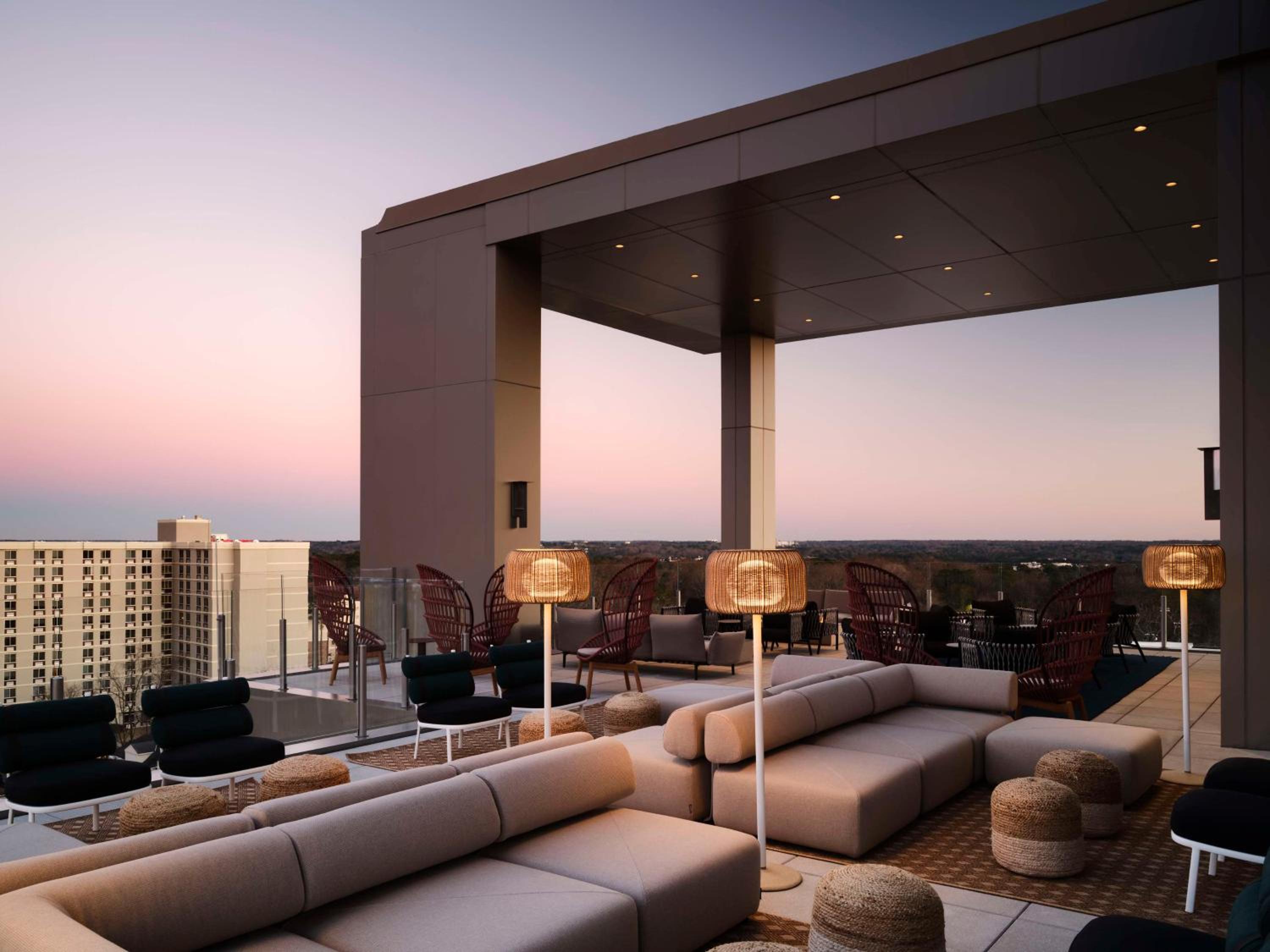 Junior King Suite With City View - Photo 12
