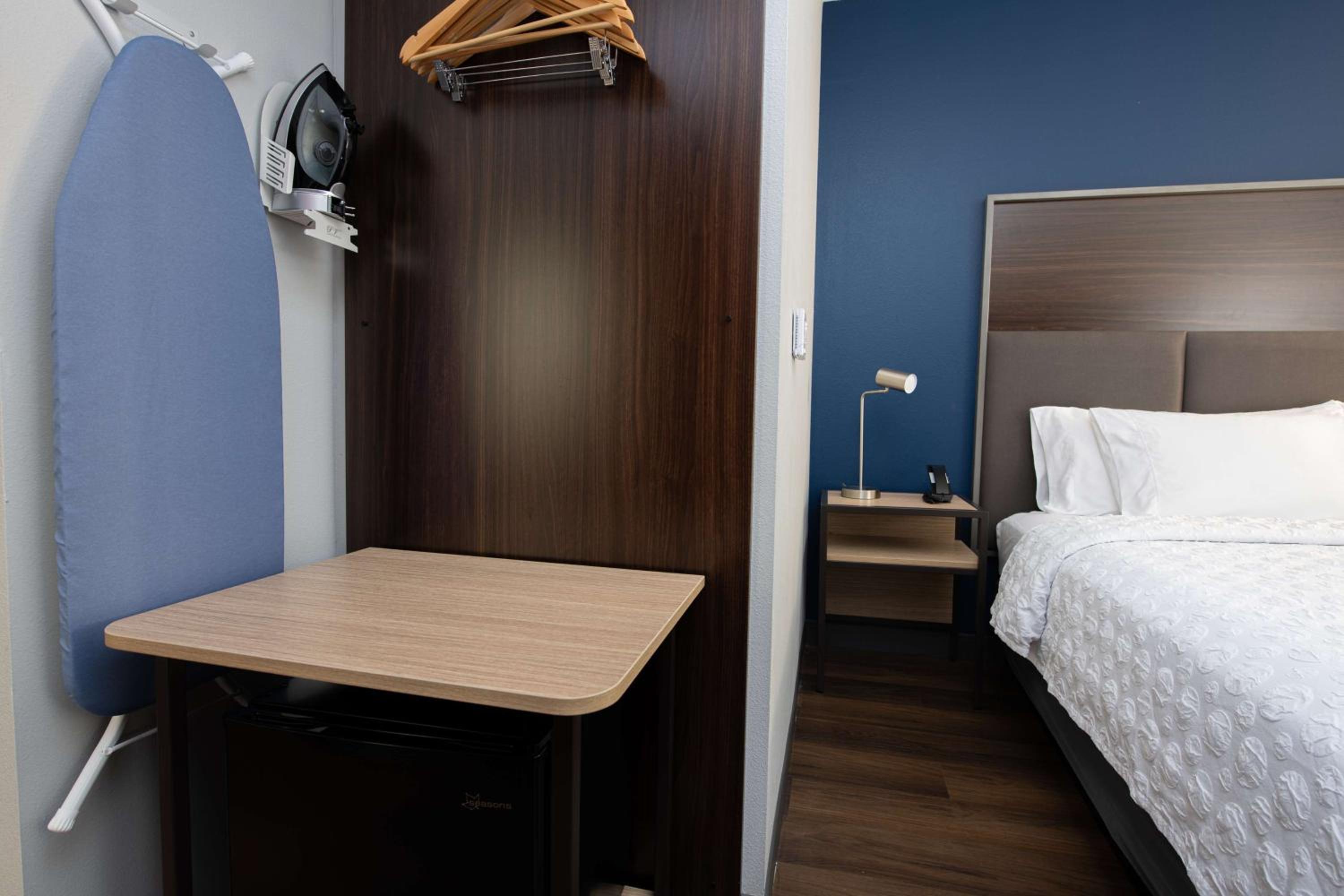 King Room - Hearing Access - Photo 1