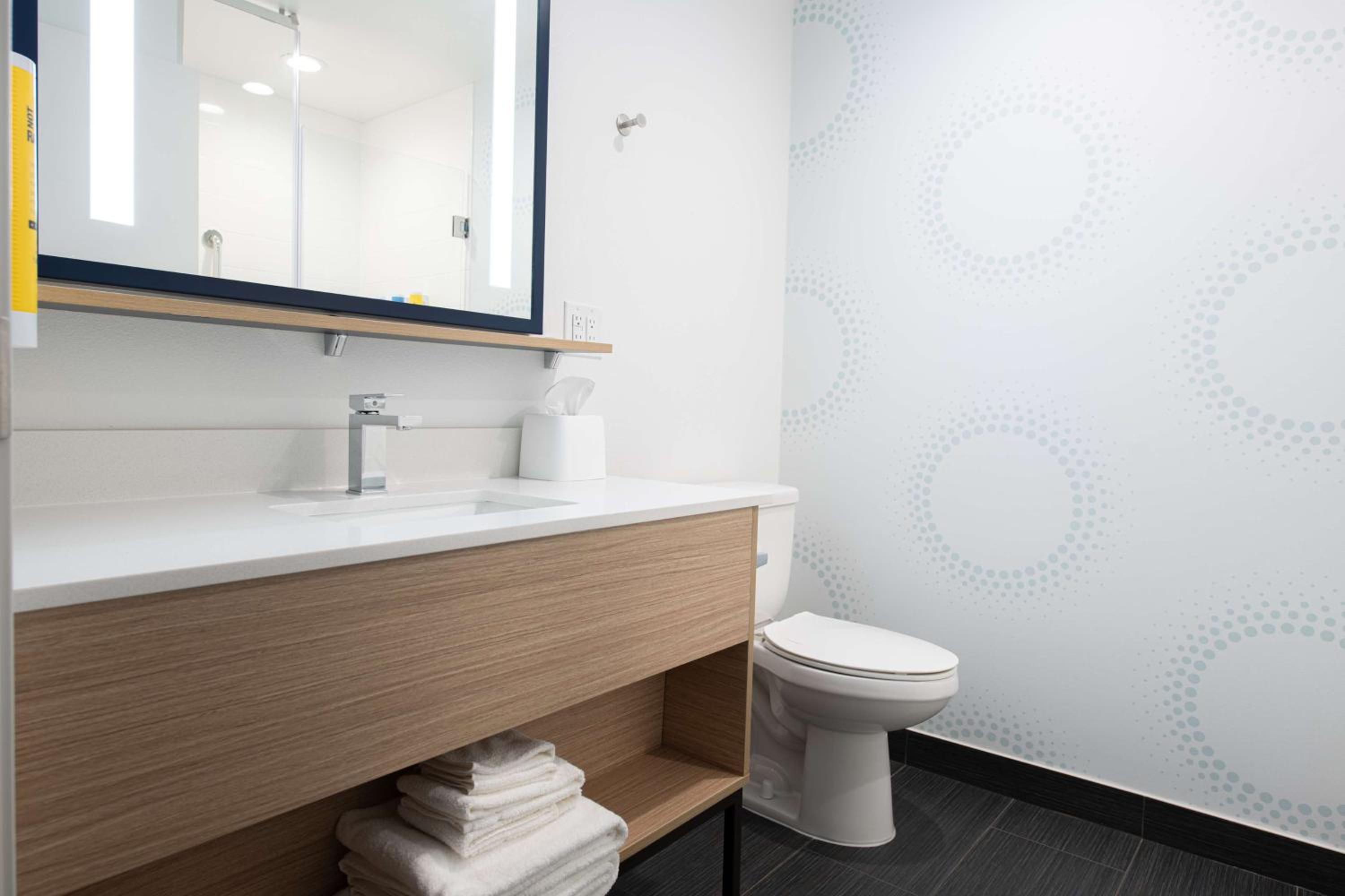 King Room - Hearing Access - Photo 2