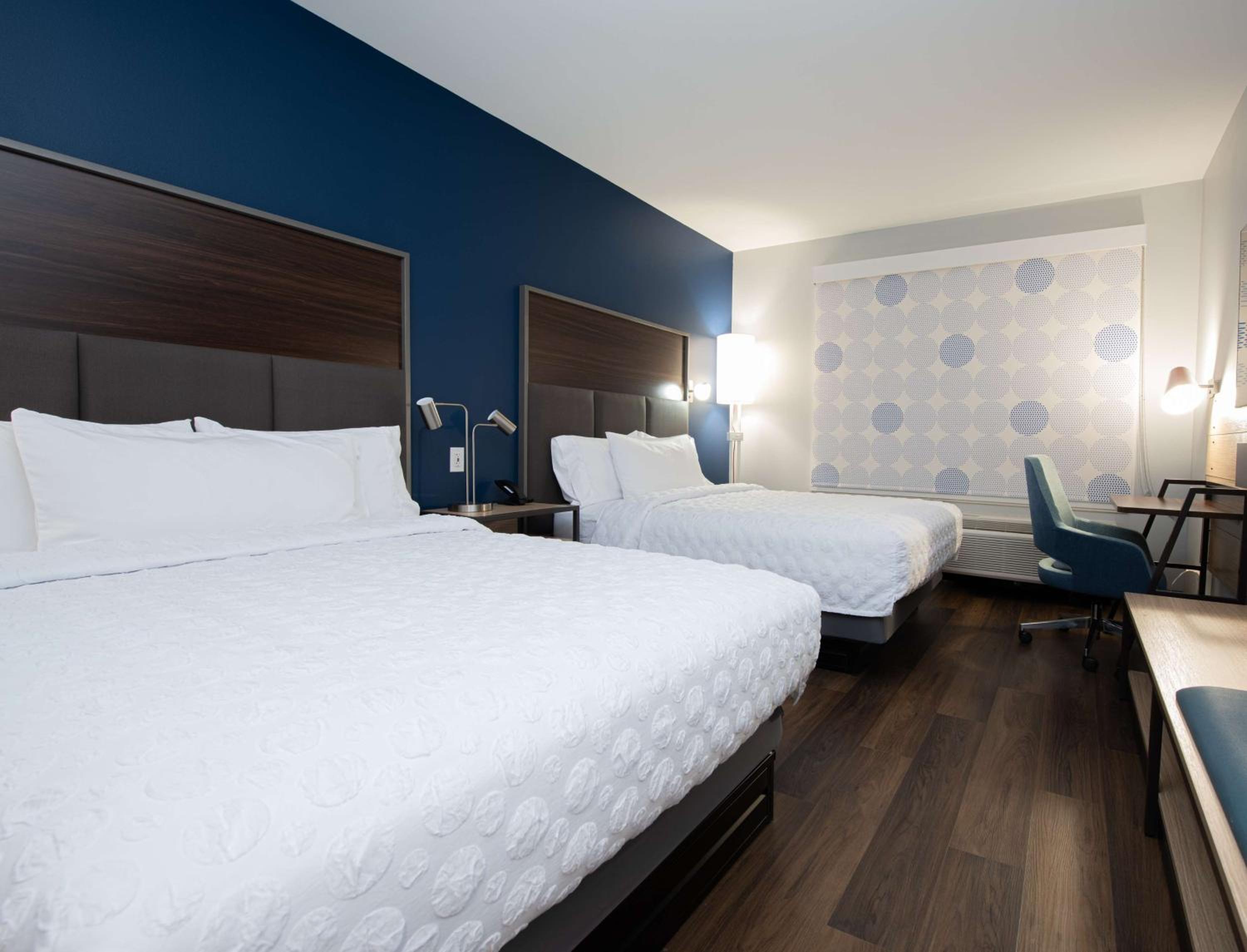 Queen Room with Two Queen Beds and Walk-In Shower - Photo 2