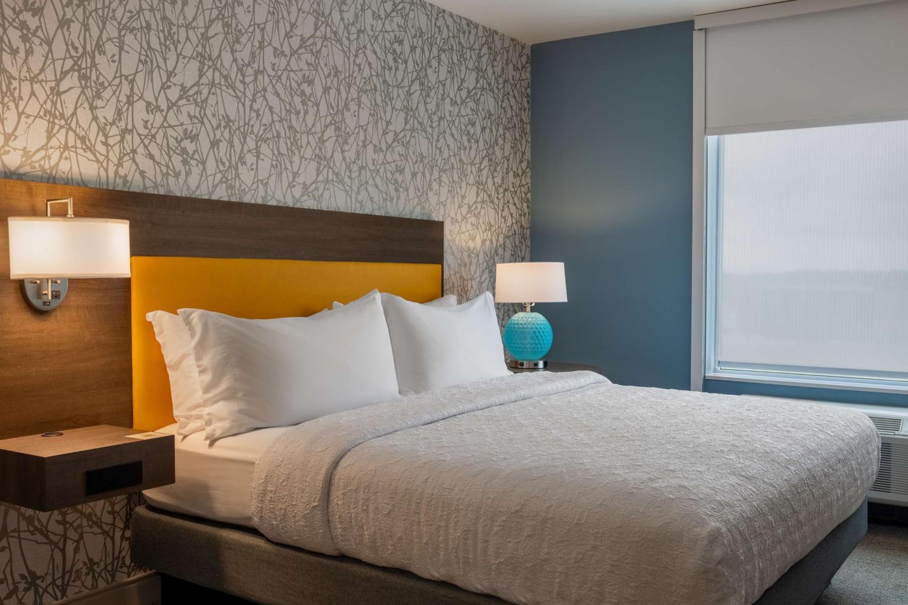 One-Bedroom King Suite - Photo 3