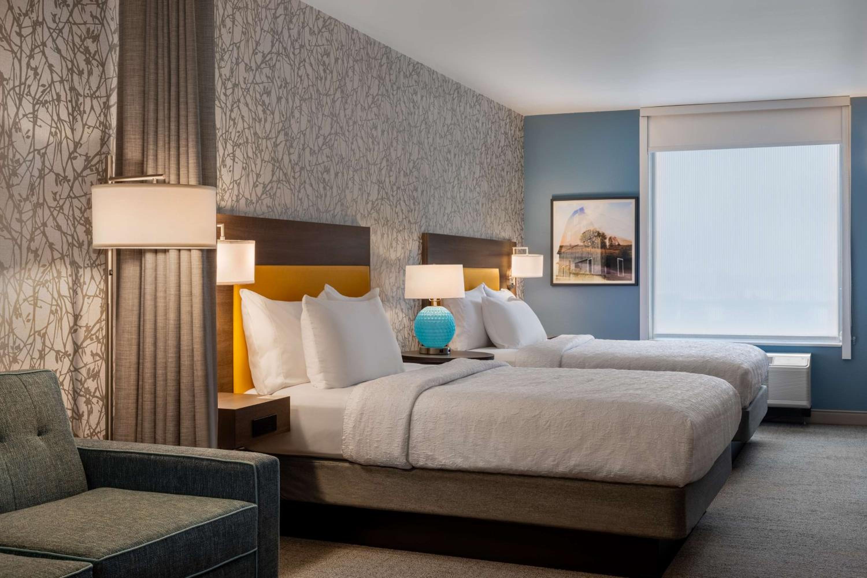 Studio Suite with Two Queen Beds - Photo 2