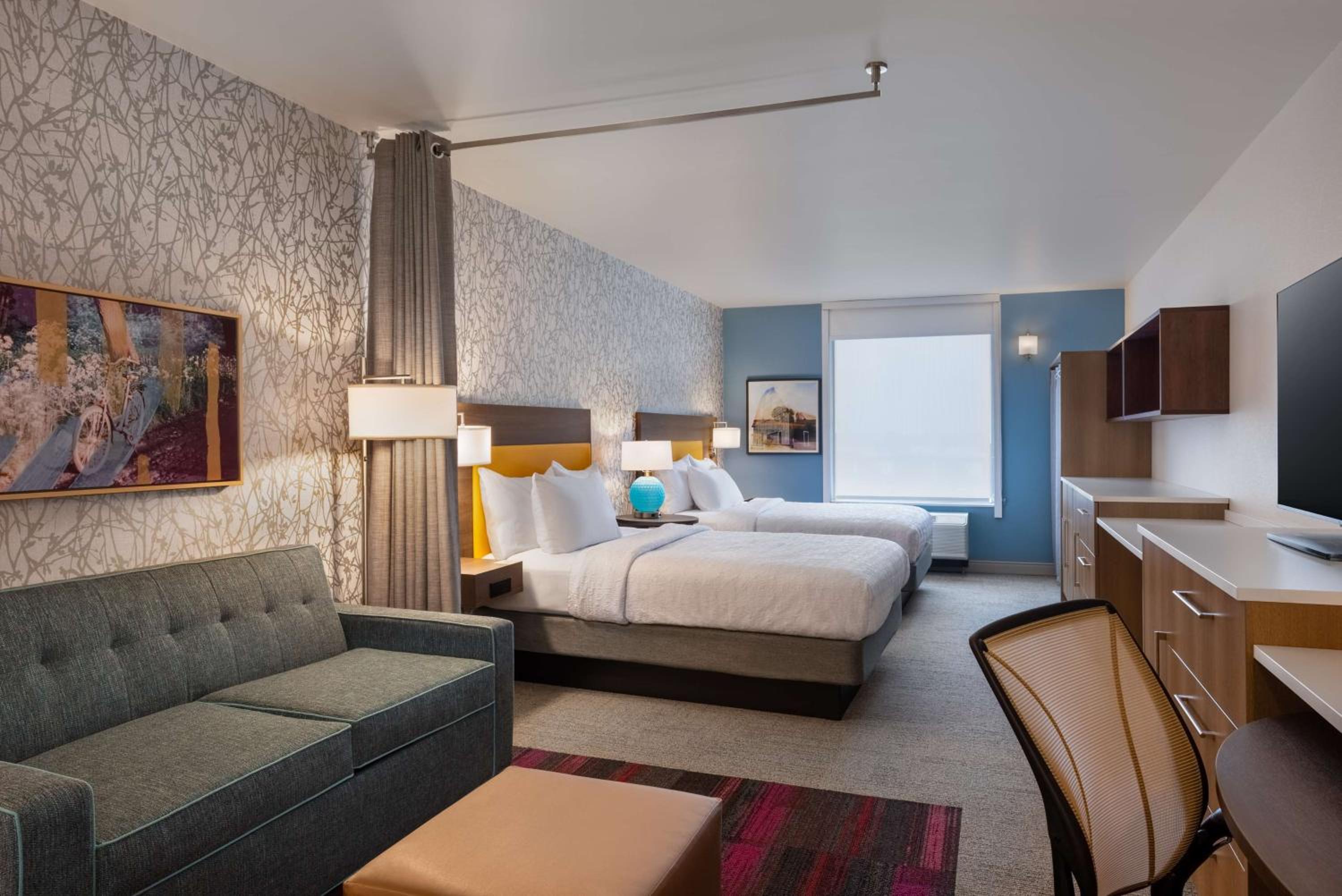 Studio Suite with Two Queen Beds - Photo 3