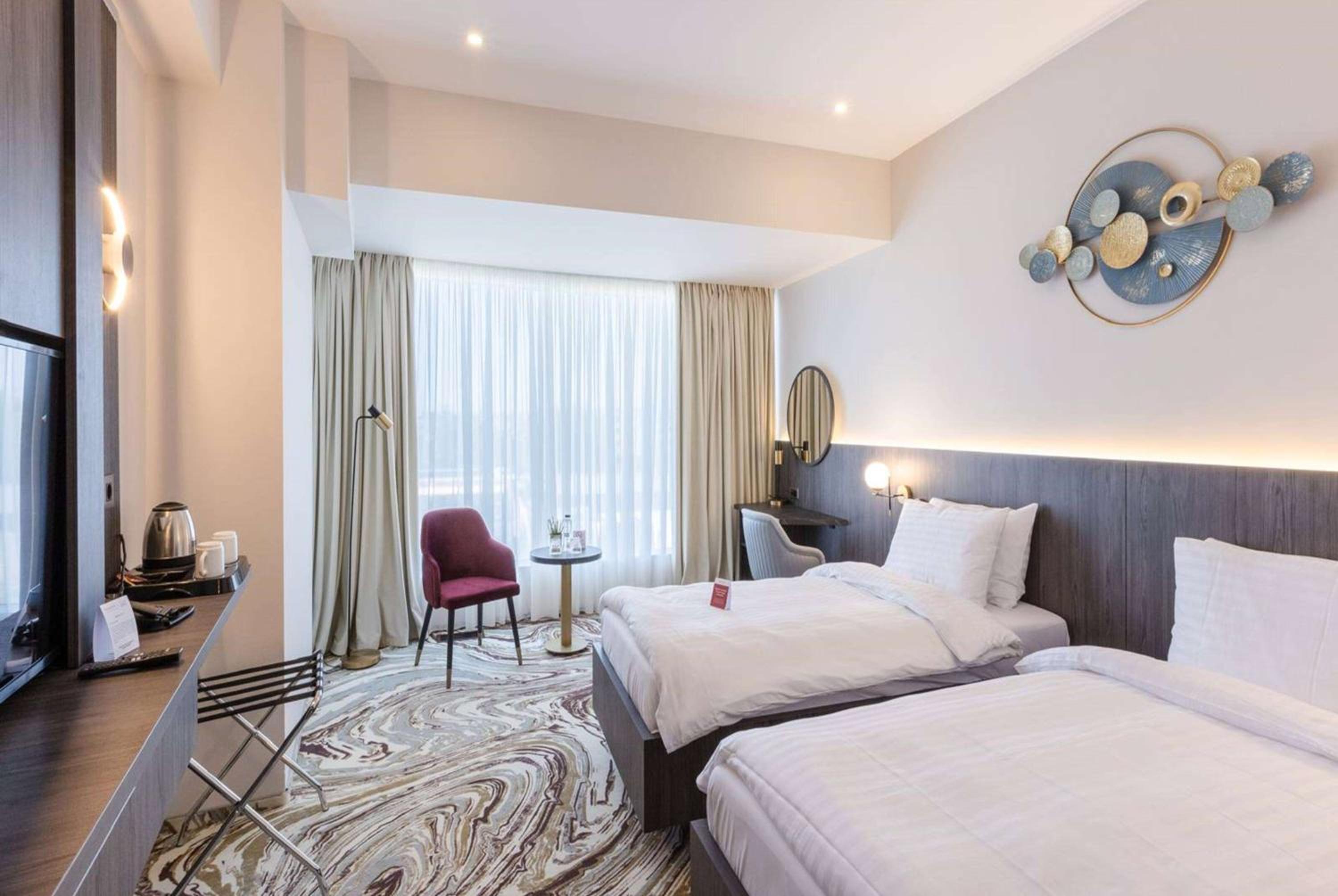 Twin Room with Airport View - Mobility/Hearing Accessible photo 1
