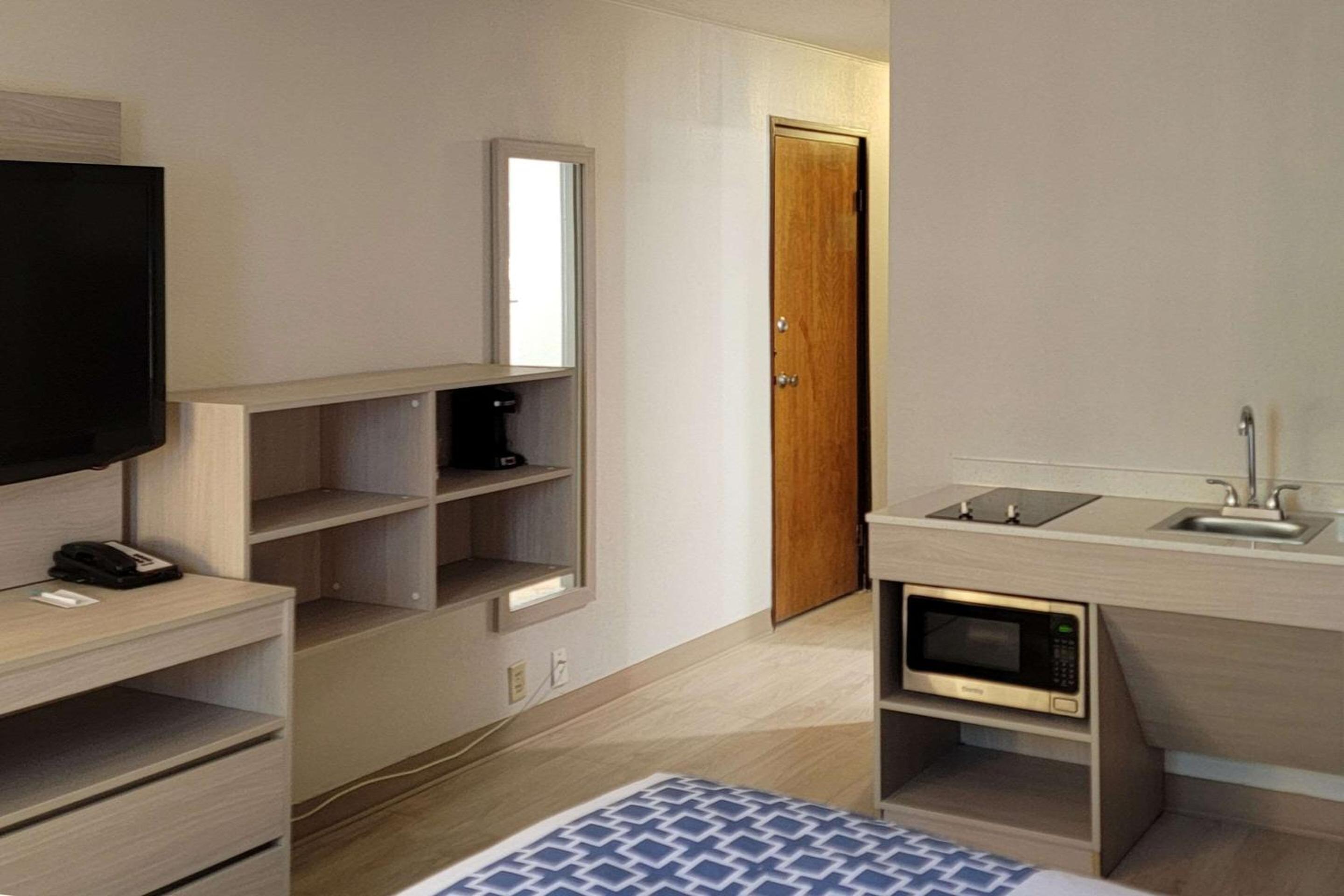 One Room Suite - Disability Access/Non Smoking photo 2