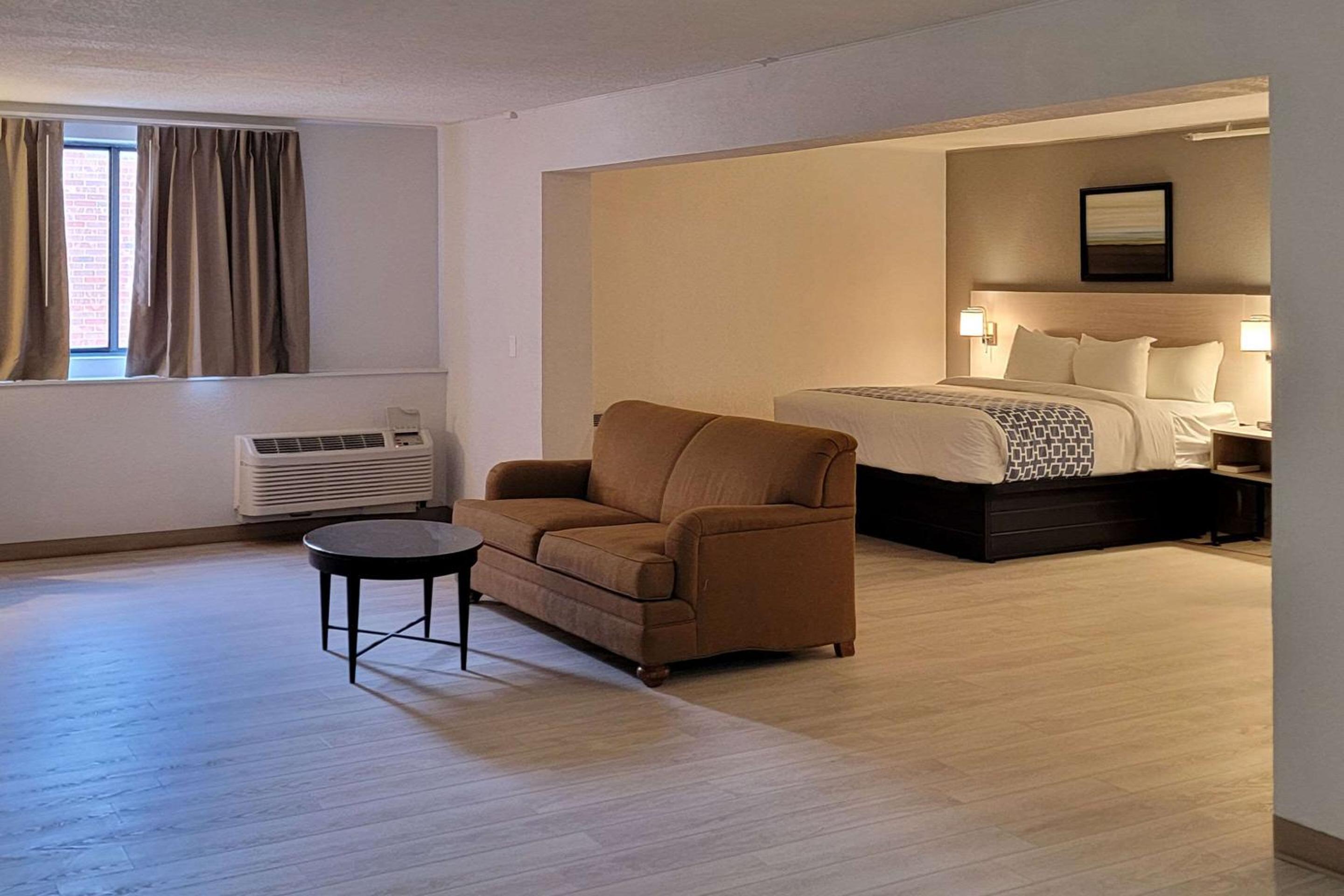 One Bedroom King Suite - Non Smoking