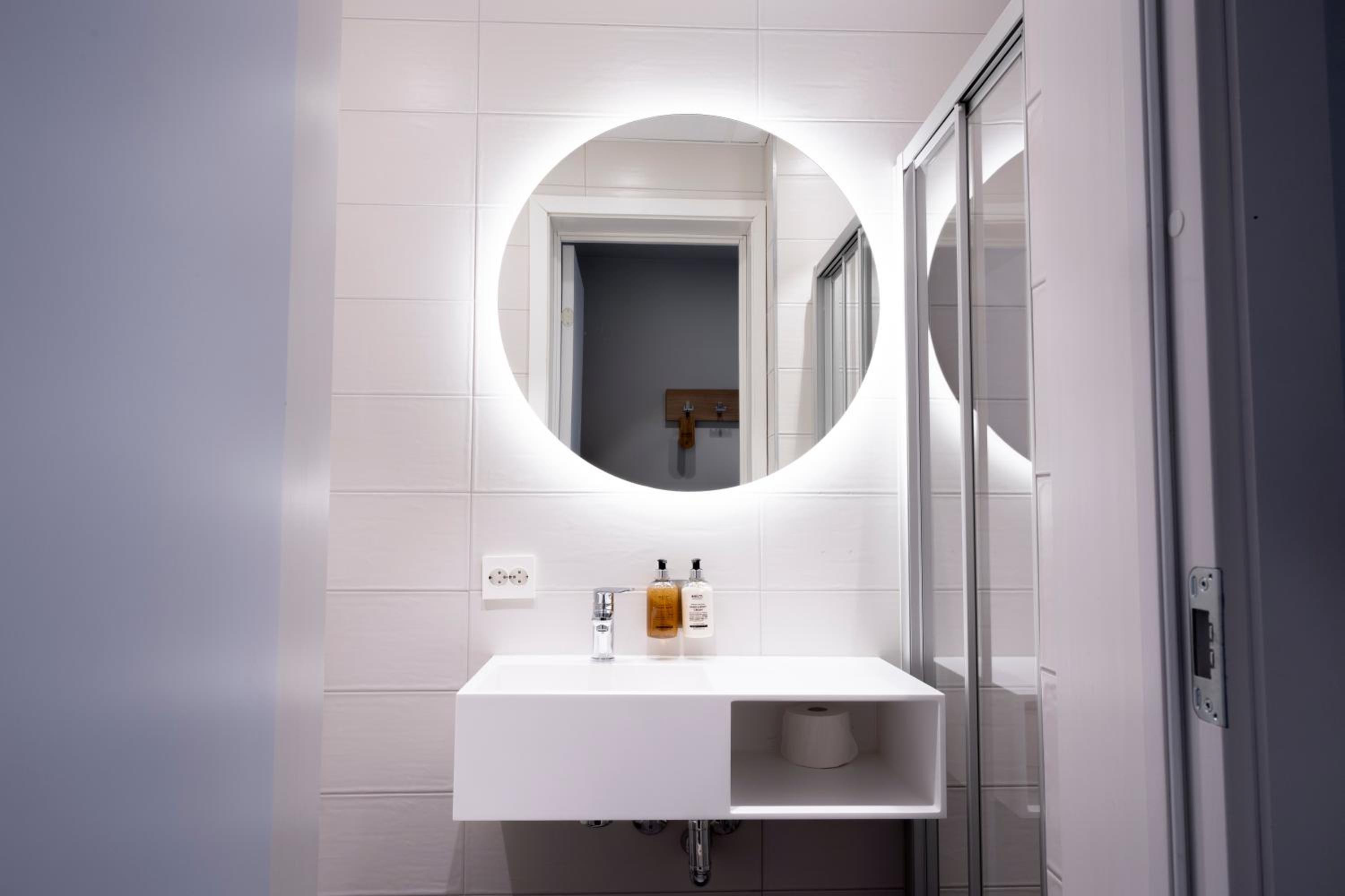 Standard Twin Room - Photo 2