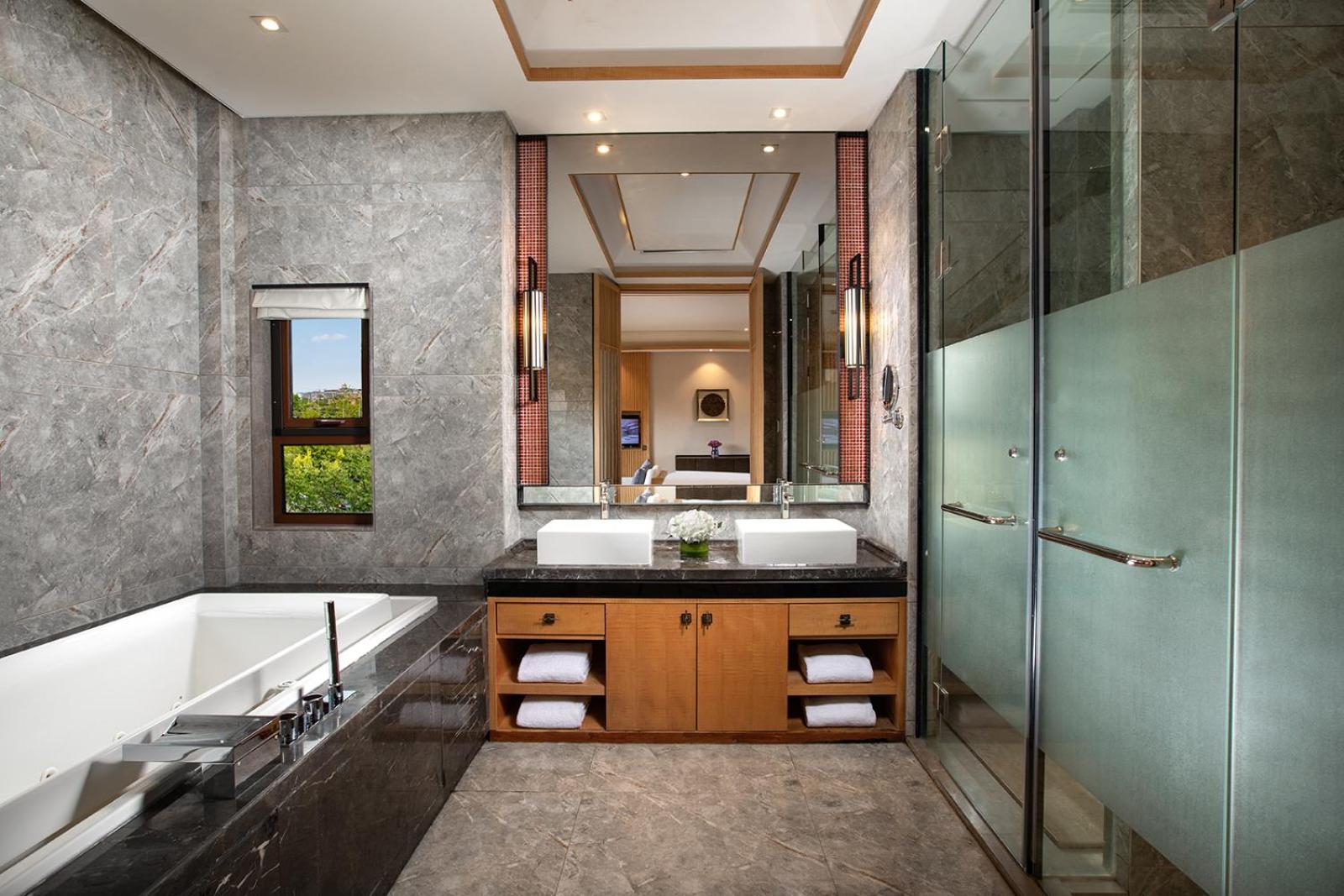 One-Bedroom Family Suite Villa - Photo 2