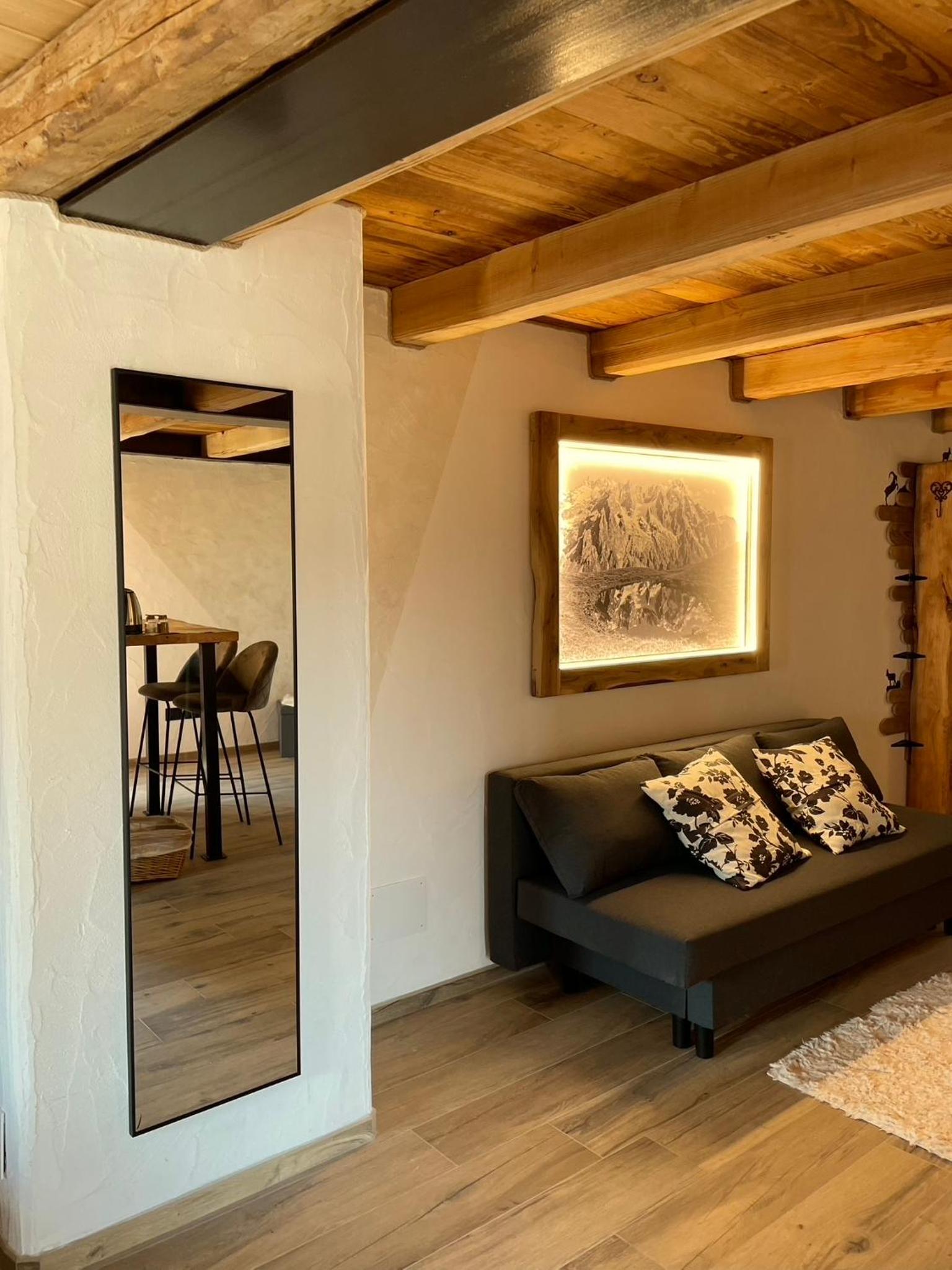 Deluxe Room (2 Adults + 1 Child)