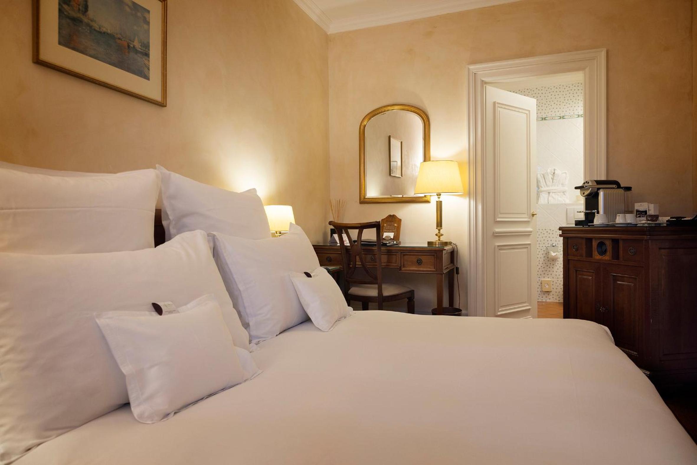 Double or Twin Room - Photo 3