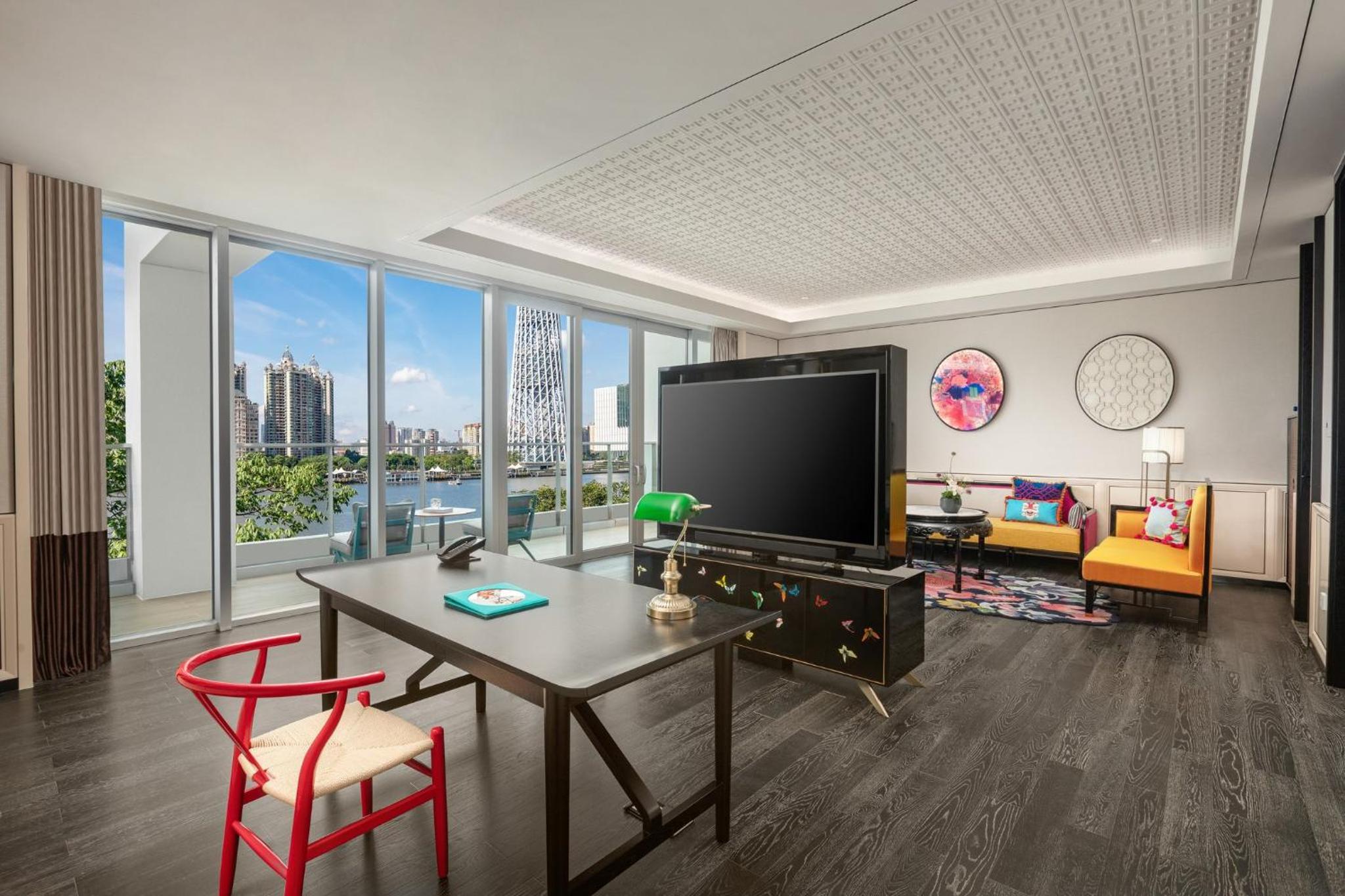 One-Bedroom King Suite with Terrace and Tower View thumbnail 5