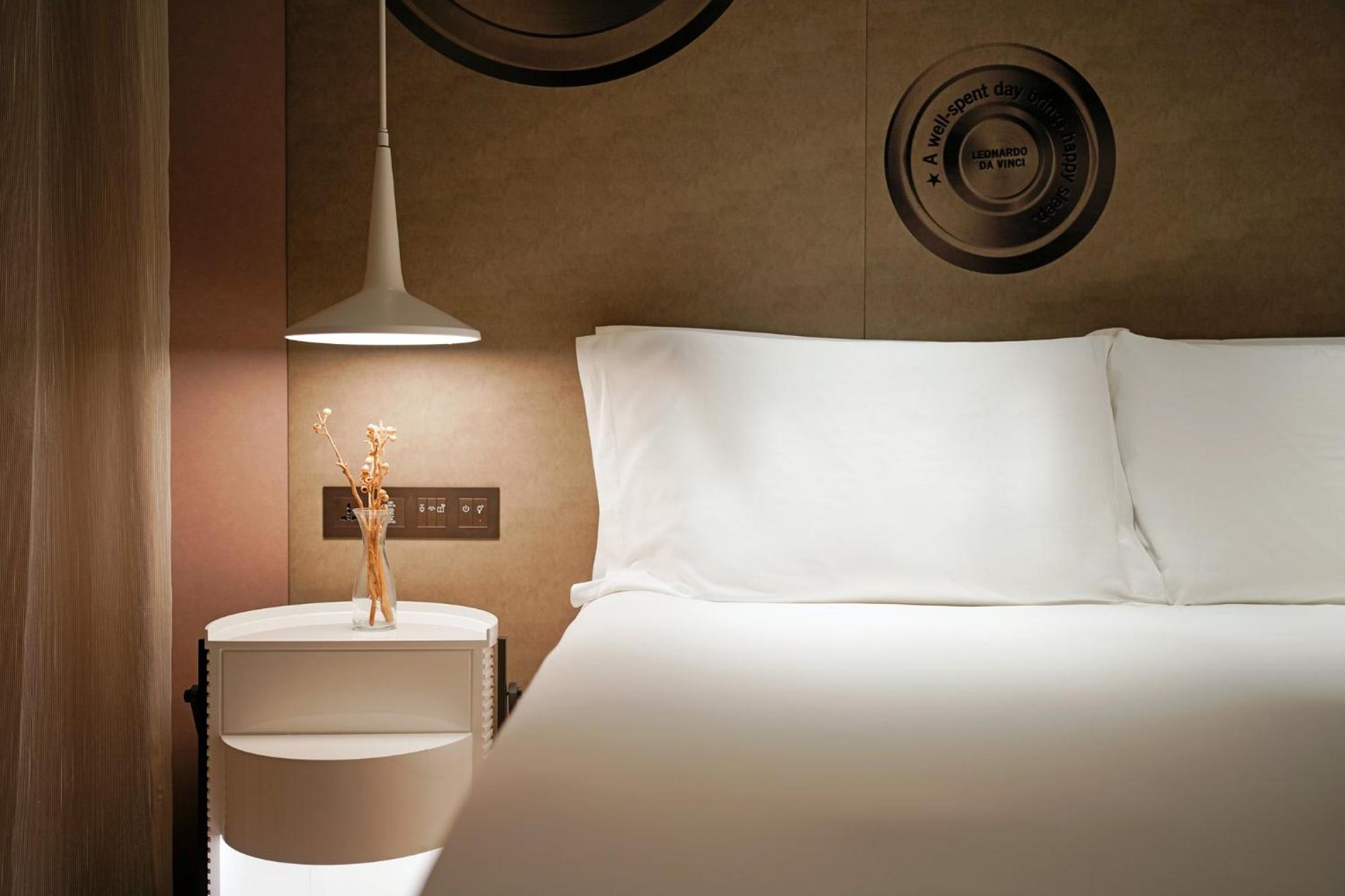 Available room thumbnail 5