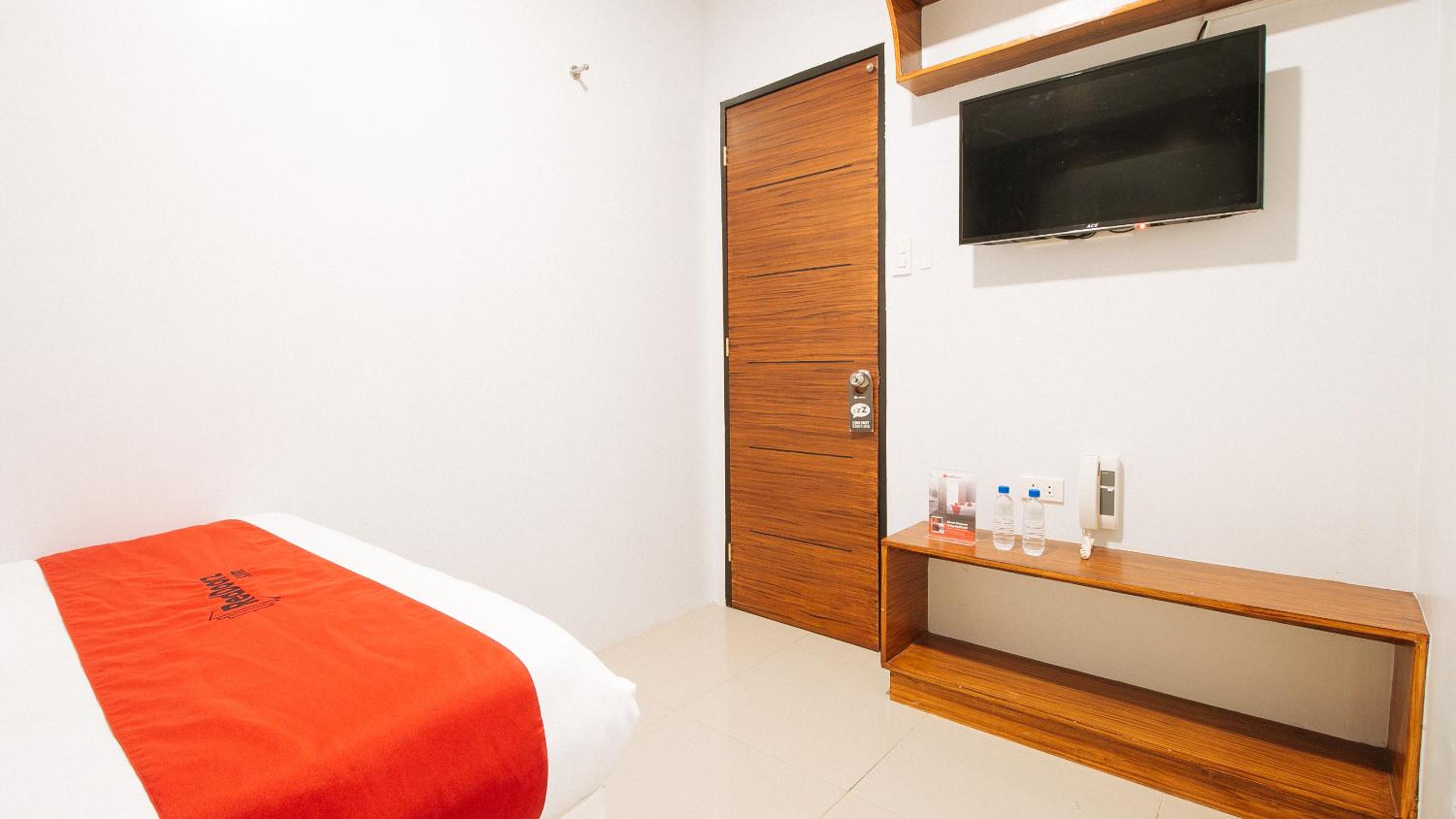 Standard Double Room - Photo 9